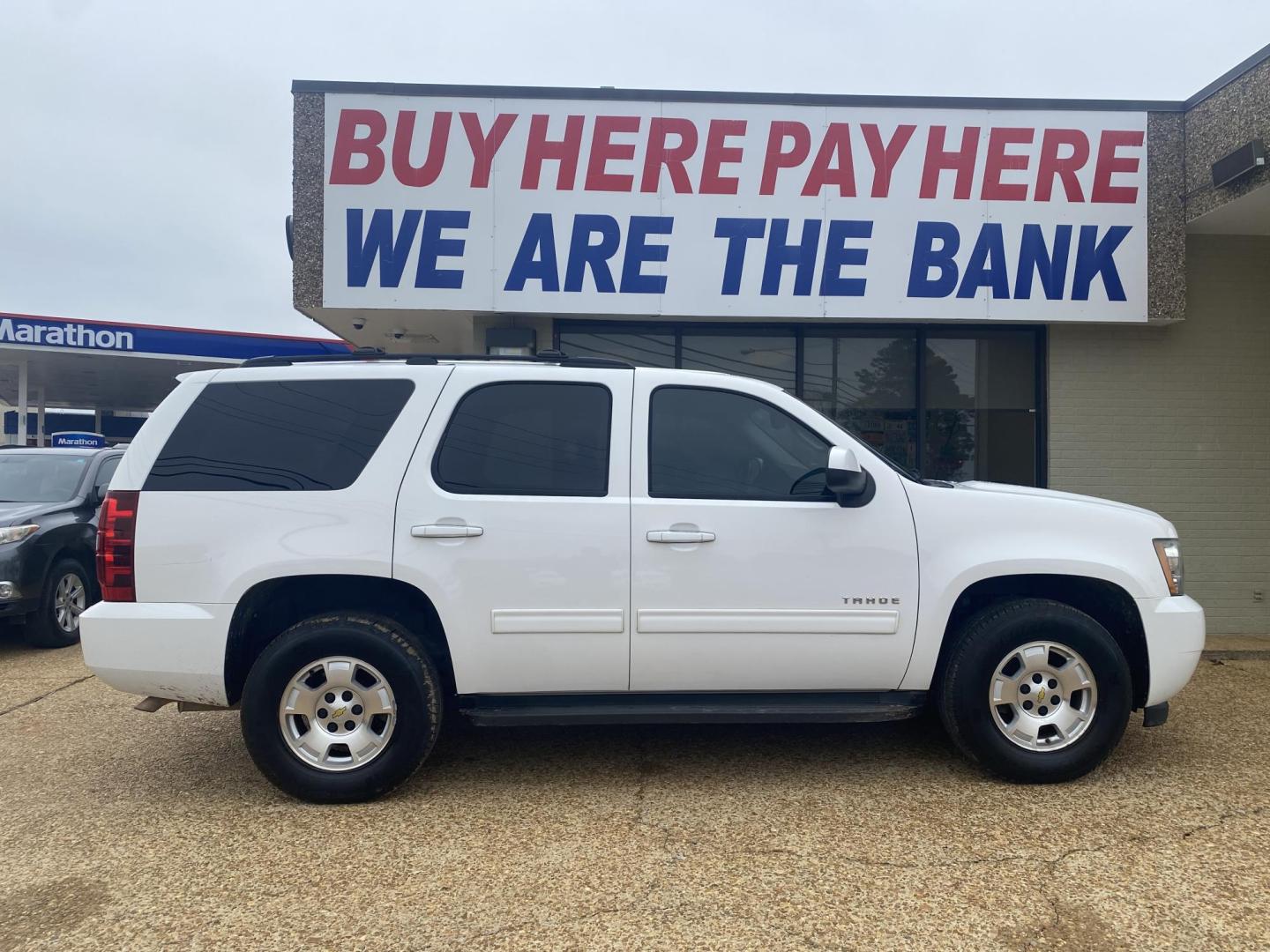 2013 WHITE /Black/Gray CHEVROLET TAHOE LS (1GNSCAE06DR) with an 5.3L engine, Automatic - 6L80 transmission, located at 922 W. Beacon St., Philadelphia, MS, 39350, (601) 650-3675, 32.770447, -89.127151 - 2013 Chevrolet Tahoe LS 2WD Year:2013 Make:Chevrolet Model:Tahoe Engine:5.3L V8 OHV 16V FFV Body:SPORT UTILITY 4-DR Transmission:6-Speed Automatic Drive Type:RWD Mpg City:15 Mpg:21 Trim:LS 2WD - Photo#6