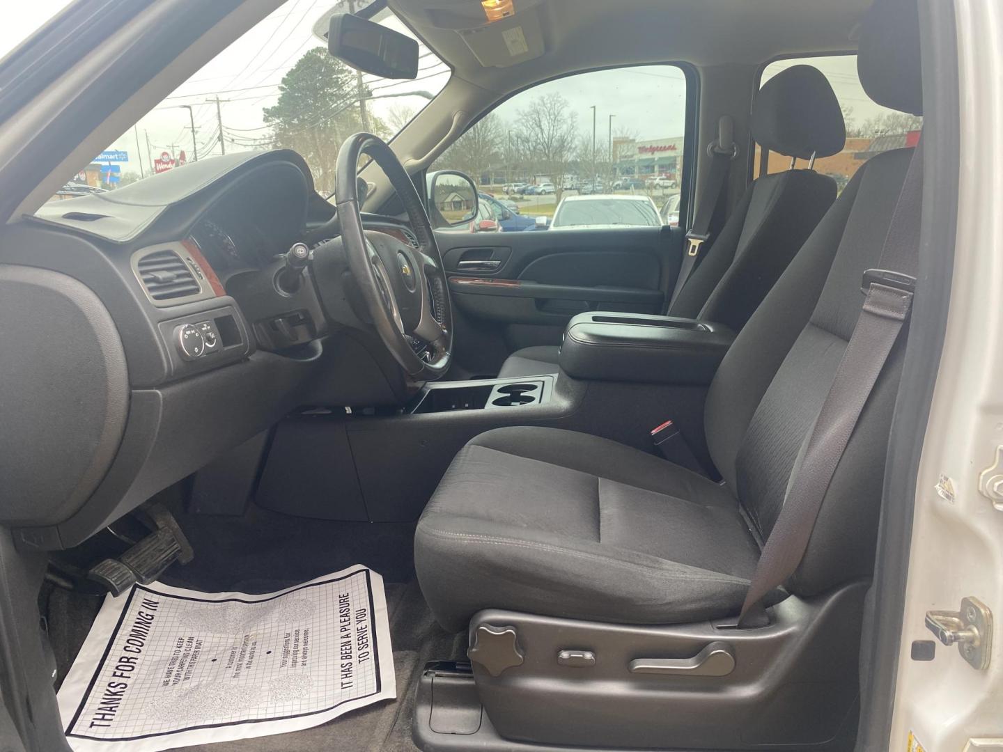 2013 WHITE /Black/Gray CHEVROLET TAHOE LS (1GNSCAE06DR) with an 5.3L engine, Automatic - 6L80 transmission, located at 922 W. Beacon St., Philadelphia, MS, 39350, (601) 650-3675, 32.770447, -89.127151 - 2013 Chevrolet Tahoe LS 2WD Year:2013 Make:Chevrolet Model:Tahoe Engine:5.3L V8 OHV 16V FFV Body:SPORT UTILITY 4-DR Transmission:6-Speed Automatic Drive Type:RWD Mpg City:15 Mpg:21 Trim:LS 2WD - Photo#8