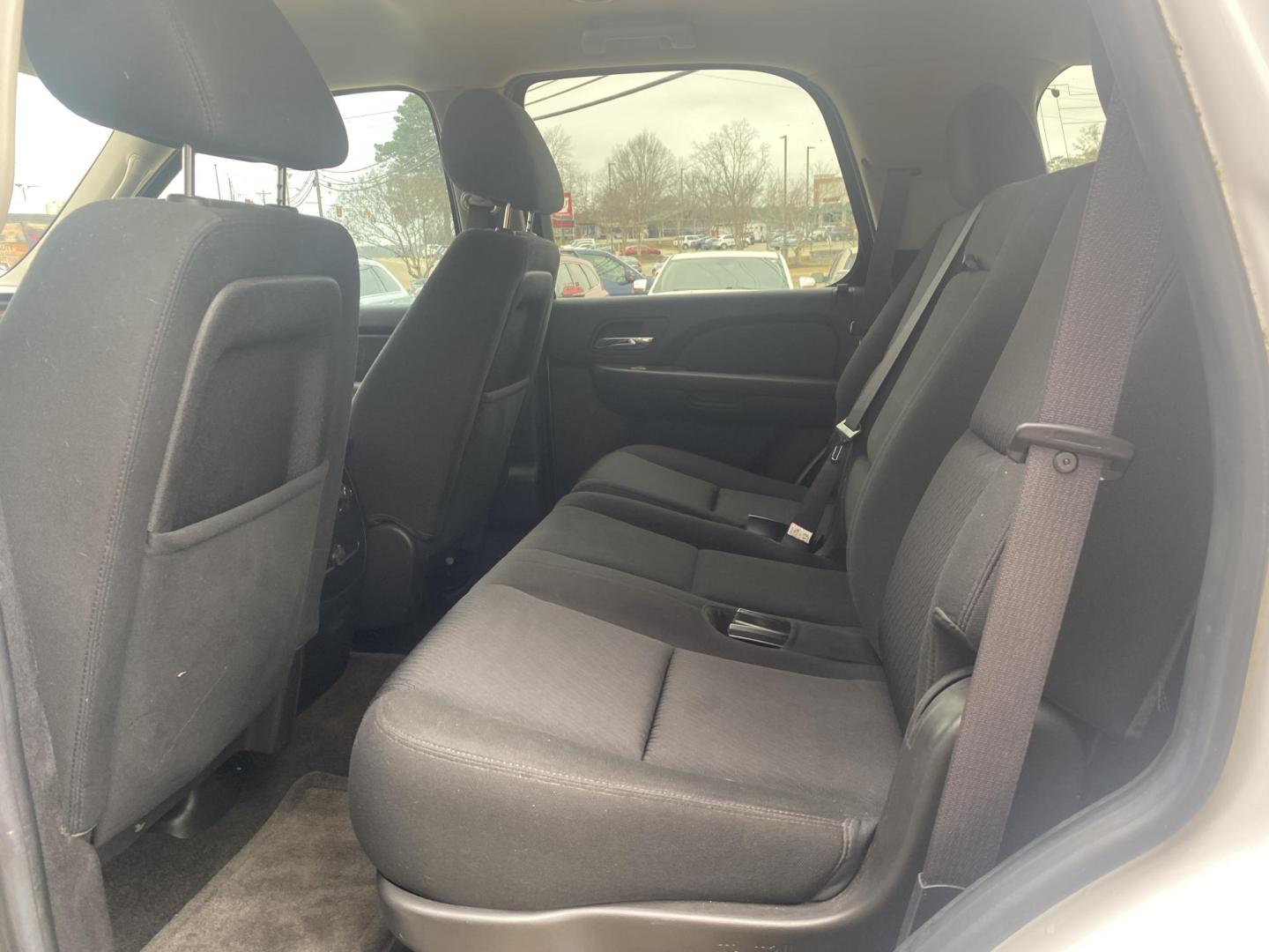 2013 WHITE /Black/Gray CHEVROLET TAHOE LS (1GNSCAE06DR) with an 5.3L engine, Automatic - 6L80 transmission, located at 922 W. Beacon St., Philadelphia, MS, 39350, (601) 650-3675, 32.770447, -89.127151 - 2013 Chevrolet Tahoe LS 2WD Year:2013 Make:Chevrolet Model:Tahoe Engine:5.3L V8 OHV 16V FFV Body:SPORT UTILITY 4-DR Transmission:6-Speed Automatic Drive Type:RWD Mpg City:15 Mpg:21 Trim:LS 2WD - Photo#9