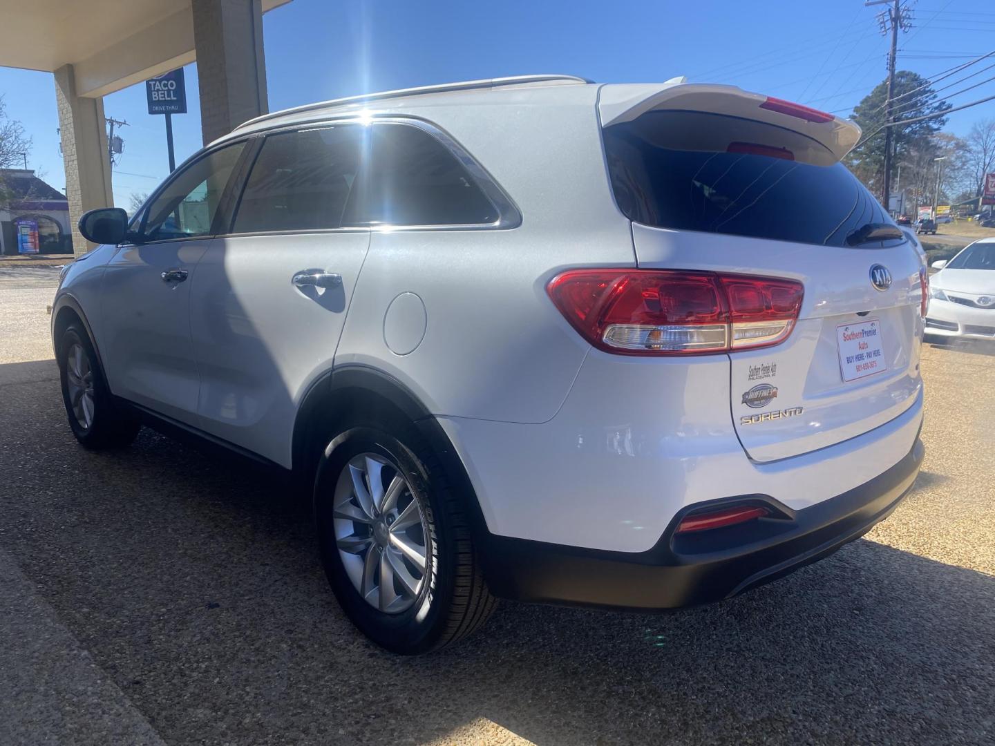 2016 WHITE KIA SORENTO LX; L (5XYPG4A50GG) , located at 922 W. Beacon St., Philadelphia, MS, 39350, (601) 650-3675, 32.770447, -89.127151 - Photo#3