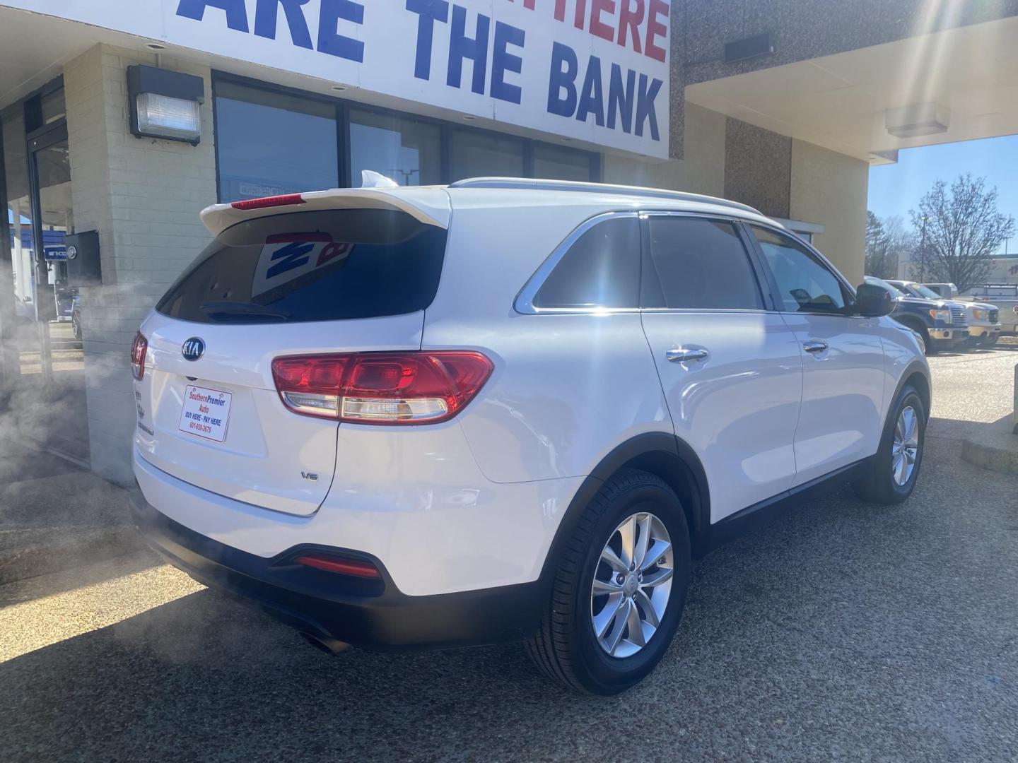 2016 WHITE KIA SORENTO LX; L (5XYPG4A50GG) , located at 922 W. Beacon St., Philadelphia, MS, 39350, (601) 650-3675, 32.770447, -89.127151 - Photo#5