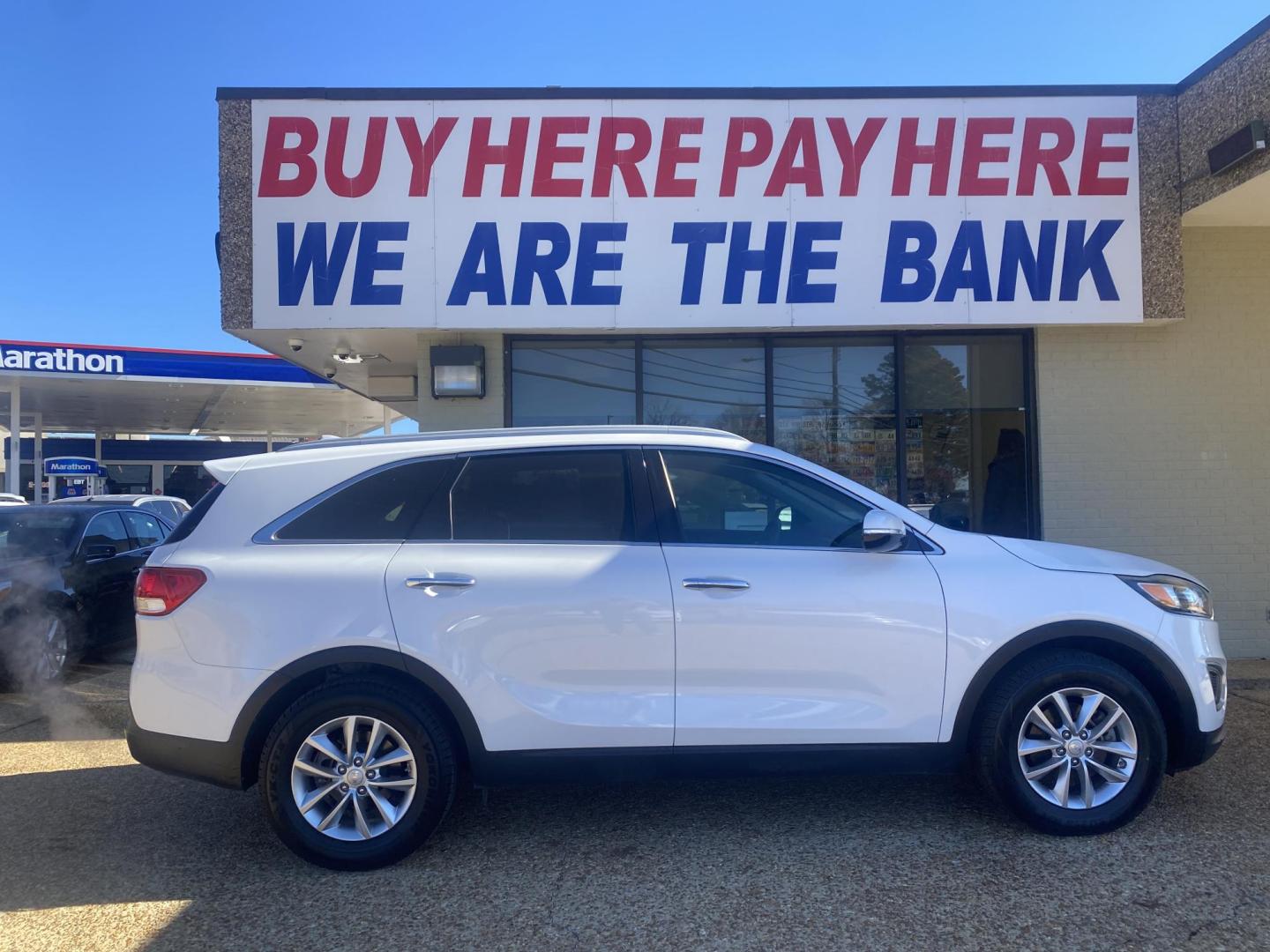 2016 WHITE KIA SORENTO LX; L (5XYPG4A50GG) , located at 922 W. Beacon St., Philadelphia, MS, 39350, (601) 650-3675, 32.770447, -89.127151 - Photo#6