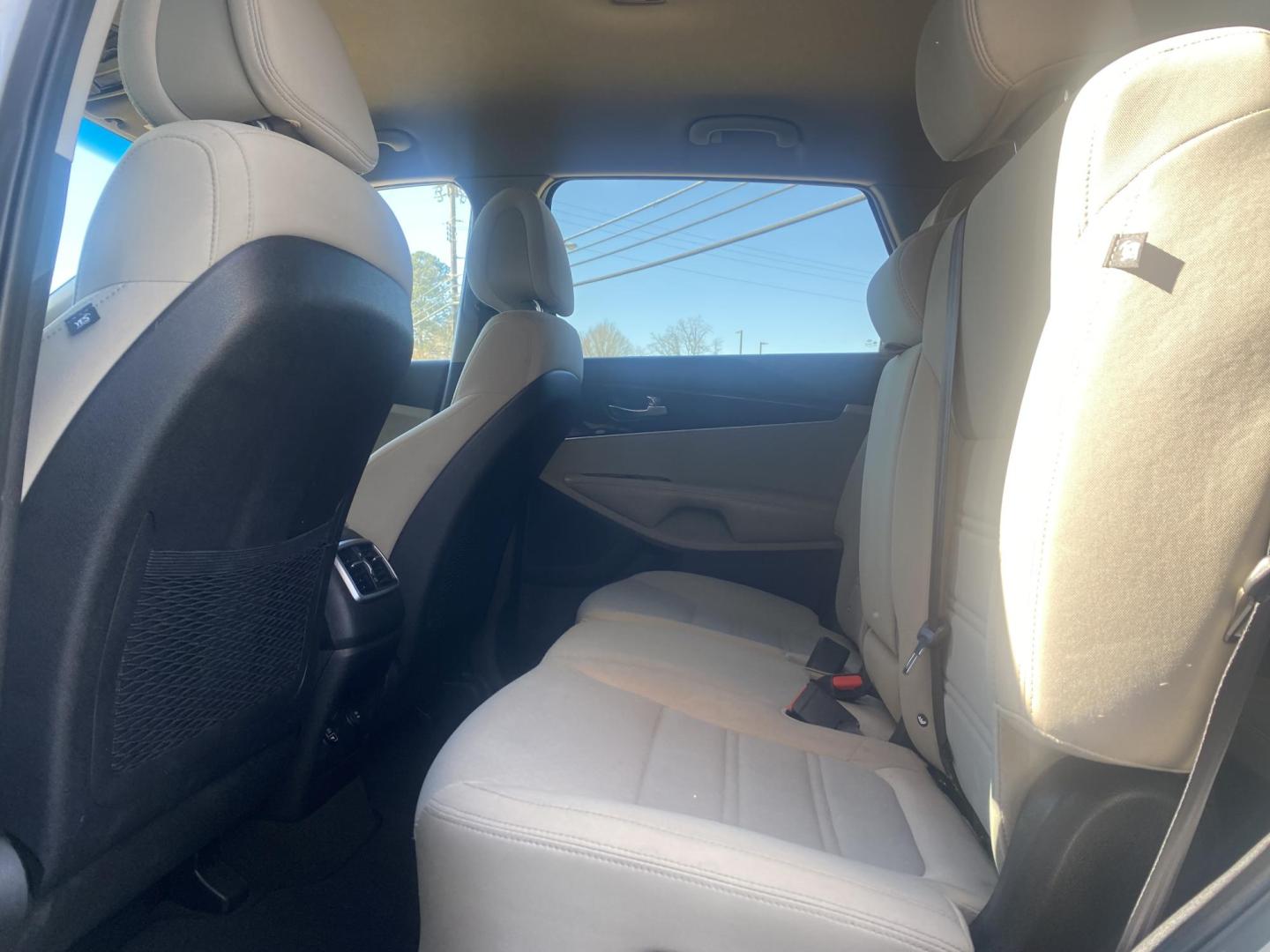 2016 WHITE KIA SORENTO LX; L (5XYPG4A50GG) , located at 922 W. Beacon St., Philadelphia, MS, 39350, (601) 650-3675, 32.770447, -89.127151 - Photo#9