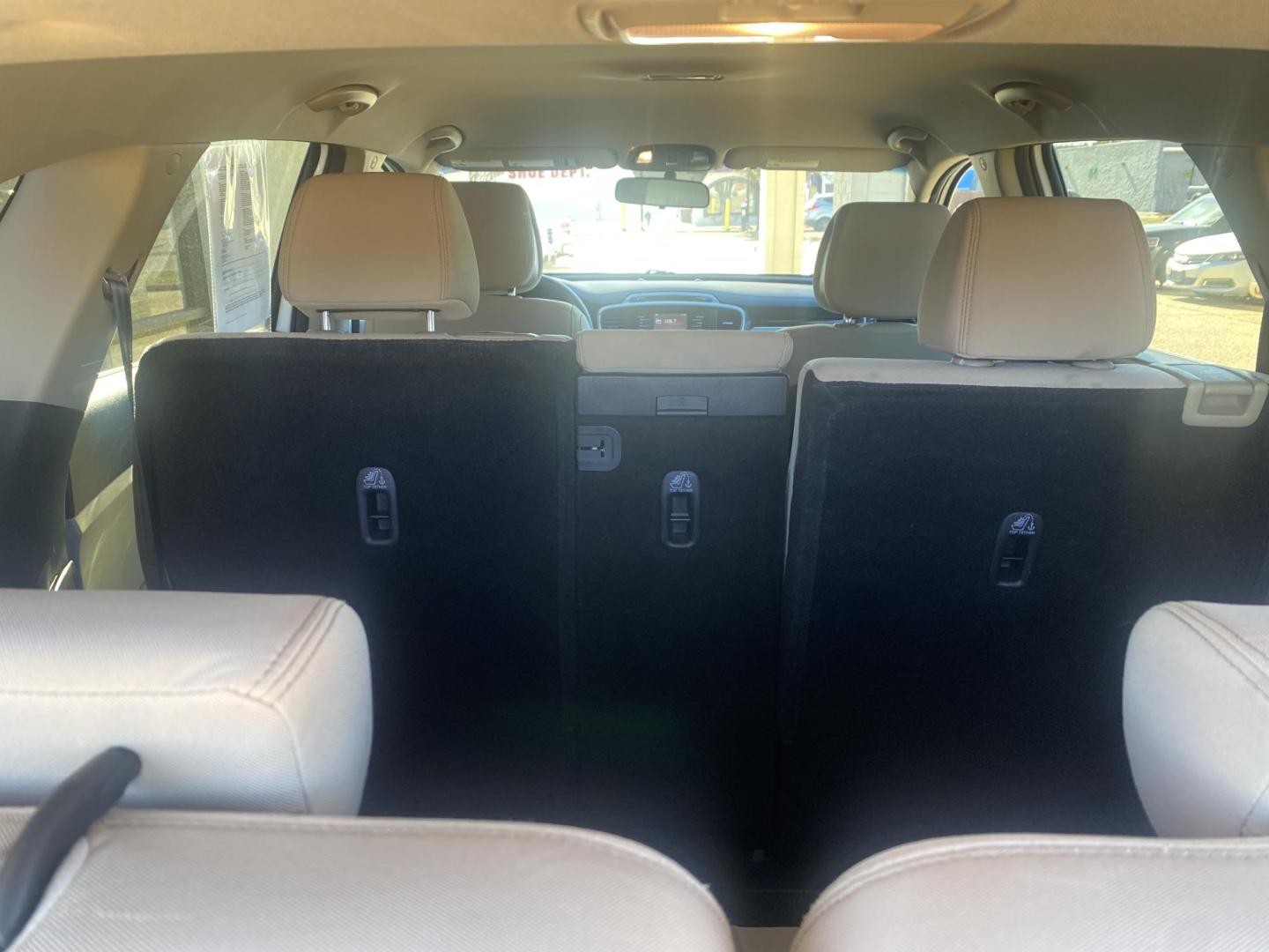2016 WHITE KIA SORENTO LX; L (5XYPG4A50GG) , located at 922 W. Beacon St., Philadelphia, MS, 39350, (601) 650-3675, 32.770447, -89.127151 - Photo#10