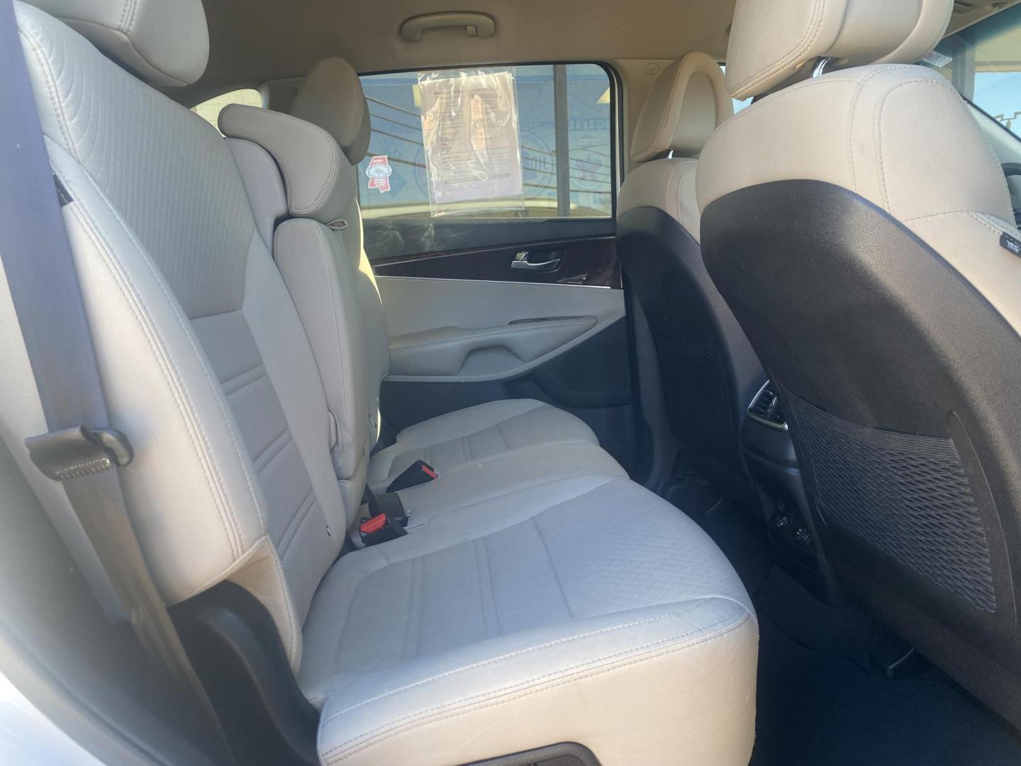 2016 WHITE KIA SORENTO LX; L (5XYPG4A50GG) , located at 922 W. Beacon St., Philadelphia, MS, 39350, (601) 650-3675, 32.770447, -89.127151 - Photo#11