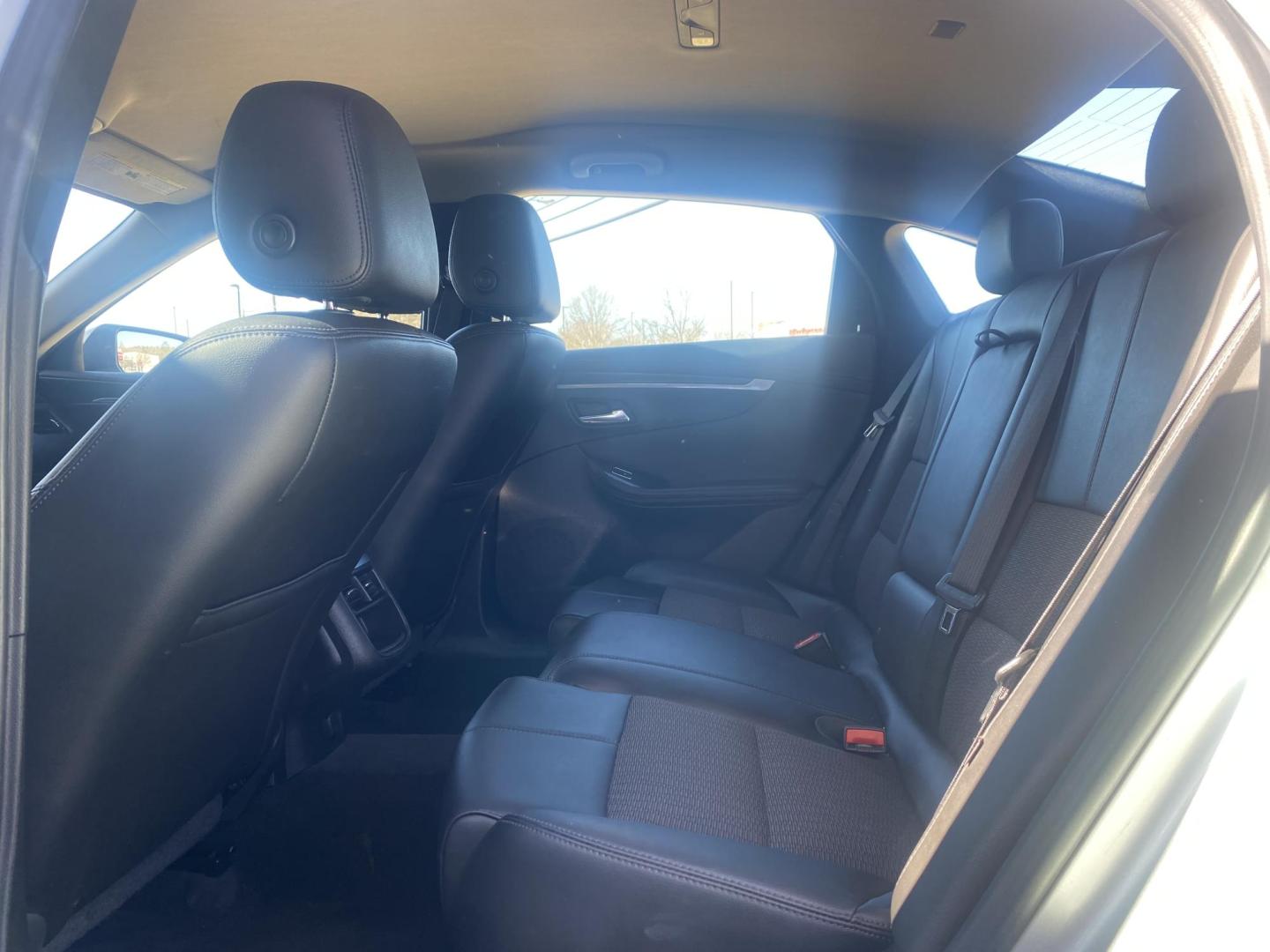2017 SILVER CHEVROLET IMPALA LT (1LT) (2G1105SA8H9) , located at 922 W. Beacon St., Philadelphia, MS, 39350, (601) 650-3675, 32.770447, -89.127151 - Photo#9