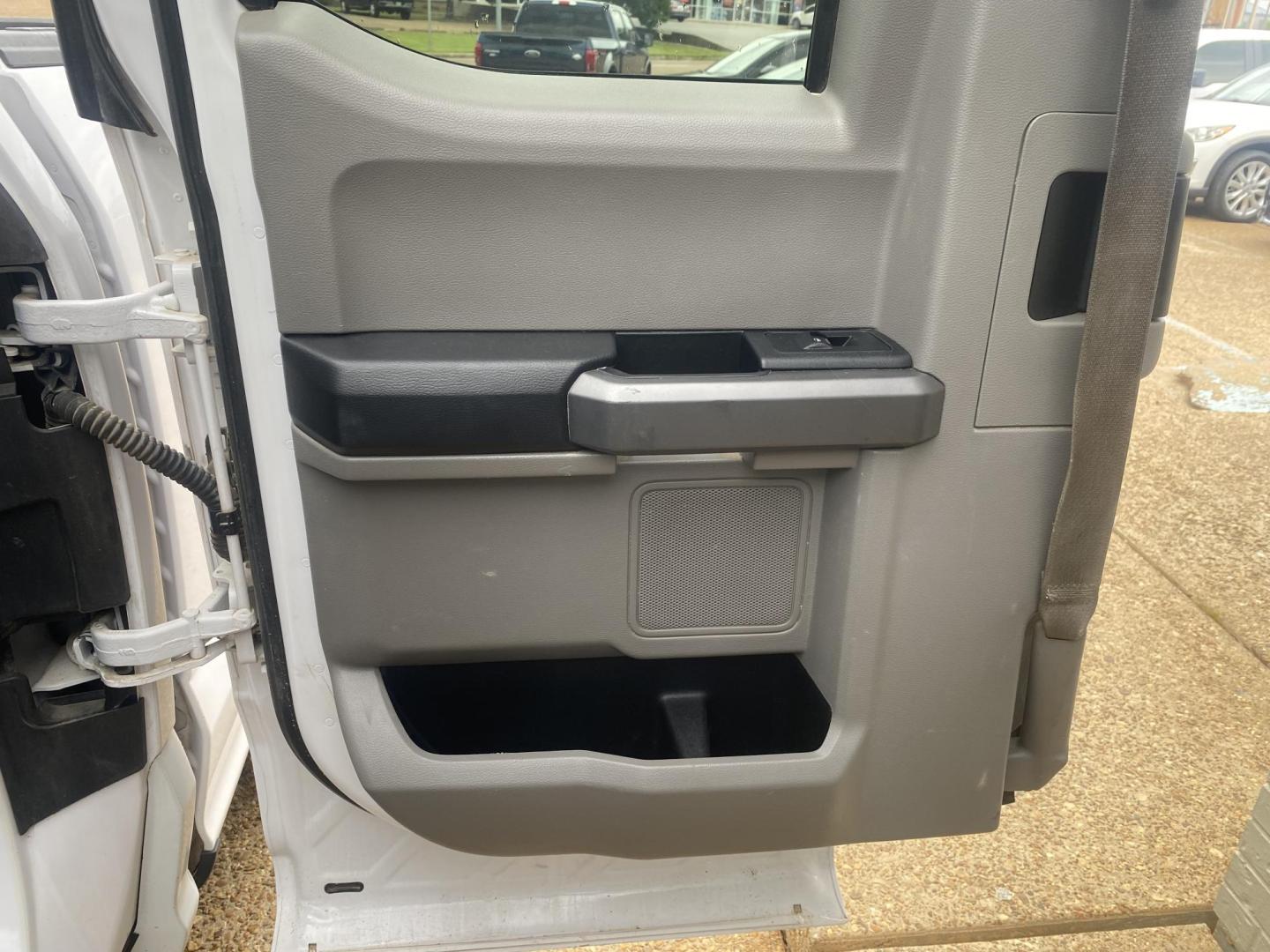 2015 WHITE FORD F-150 XL; LIMITED; P (1FTEX1EP3FK) , located at 922 W. Beacon St., Philadelphia, MS, 39350, (601) 650-3675, 32.770447, -89.127151 - Photo#13