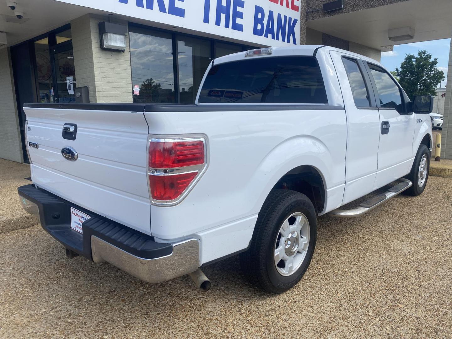 2009 WHITE FORD F-150 XLT (1FTRX12V69K) , located at 922 W. Beacon St., Philadelphia, MS, 39350, (601) 650-3675, 32.770447, -89.127151 - Photo#5