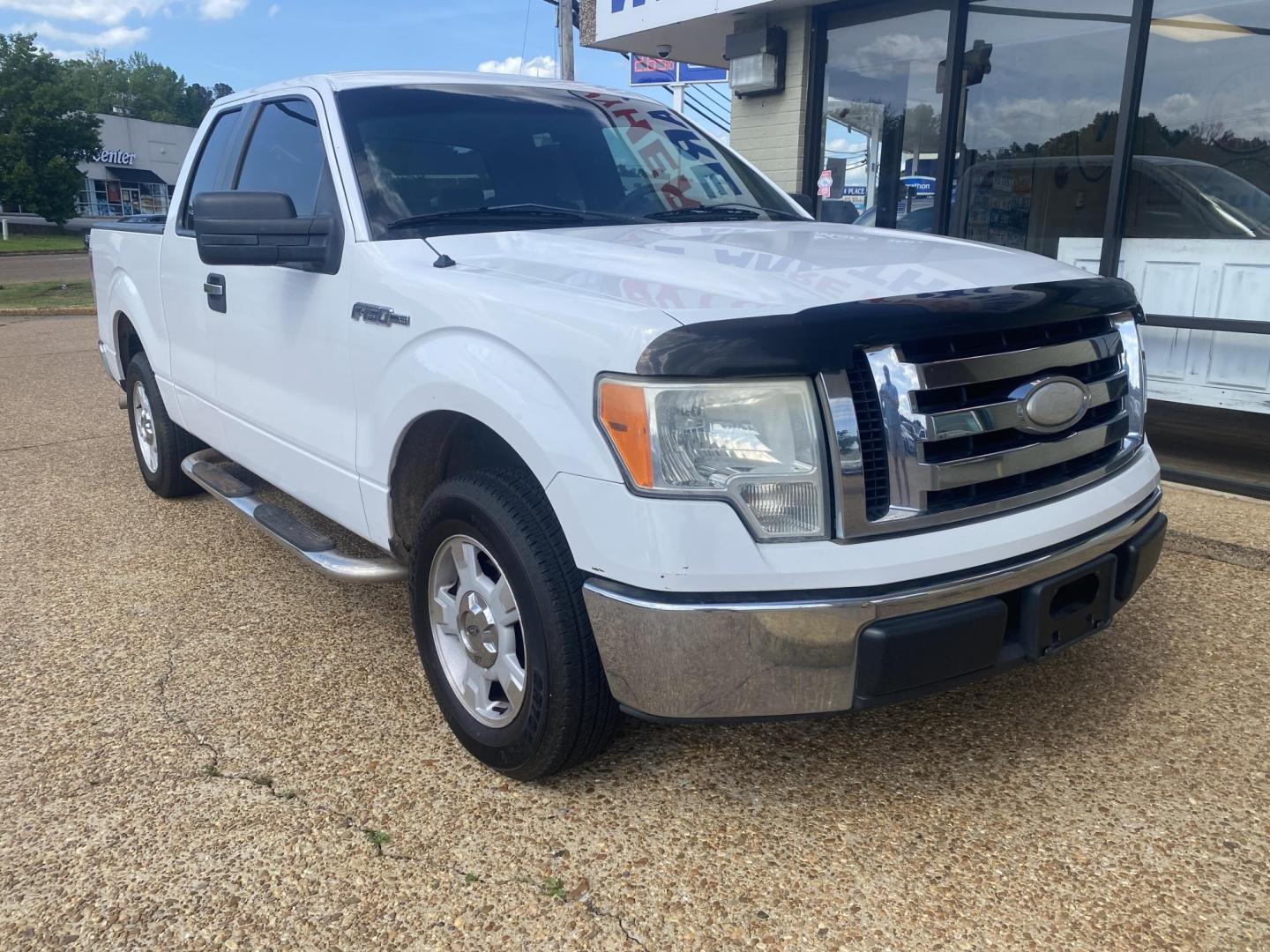 2009 WHITE FORD F-150 XLT (1FTRX12V69K) , located at 922 W. Beacon St., Philadelphia, MS, 39350, (601) 650-3675, 32.770447, -89.127151 - Photo#0