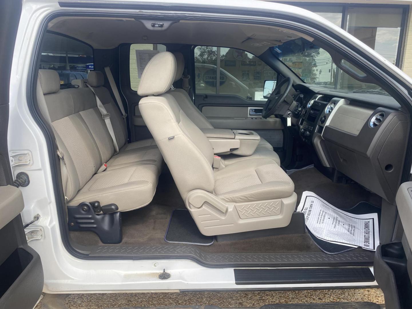 2009 WHITE FORD F-150 XLT (1FTRX12V69K) , located at 922 W. Beacon St., Philadelphia, MS, 39350, (601) 650-3675, 32.770447, -89.127151 - Photo#12