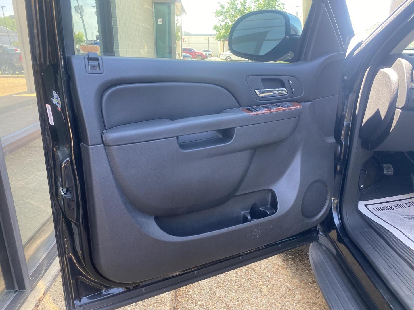 2012 BLACK CHEVROLET TAHOE LT (1GNSKBE06CR) , located at 922 W. Beacon St., Philadelphia, MS, 39350, (601) 650-3675, 32.770447, -89.127151 - Photo#8