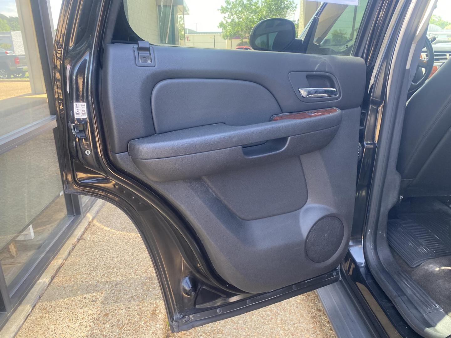 2012 BLACK CHEVROLET TAHOE LT (1GNSKBE06CR) , located at 922 W. Beacon St., Philadelphia, MS, 39350, (601) 650-3675, 32.770447, -89.127151 - Photo#12