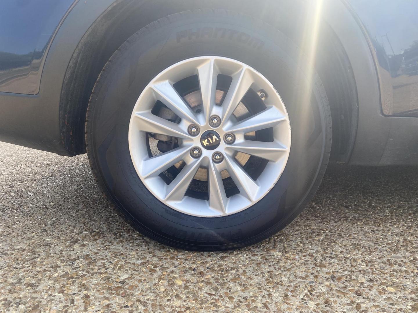 2019 BLUE KIA SORENTO LX (5XYPGDA59KG) , located at 922 W. Beacon St., Philadelphia, MS, 39350, (601) 650-3675, 32.770447, -89.127151 - Photo#7