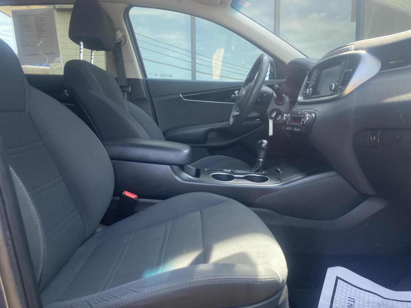 2019 BLUE KIA SORENTO LX (5XYPGDA59KG) , located at 922 W. Beacon St., Philadelphia, MS, 39350, (601) 650-3675, 32.770447, -89.127151 - Photo#10