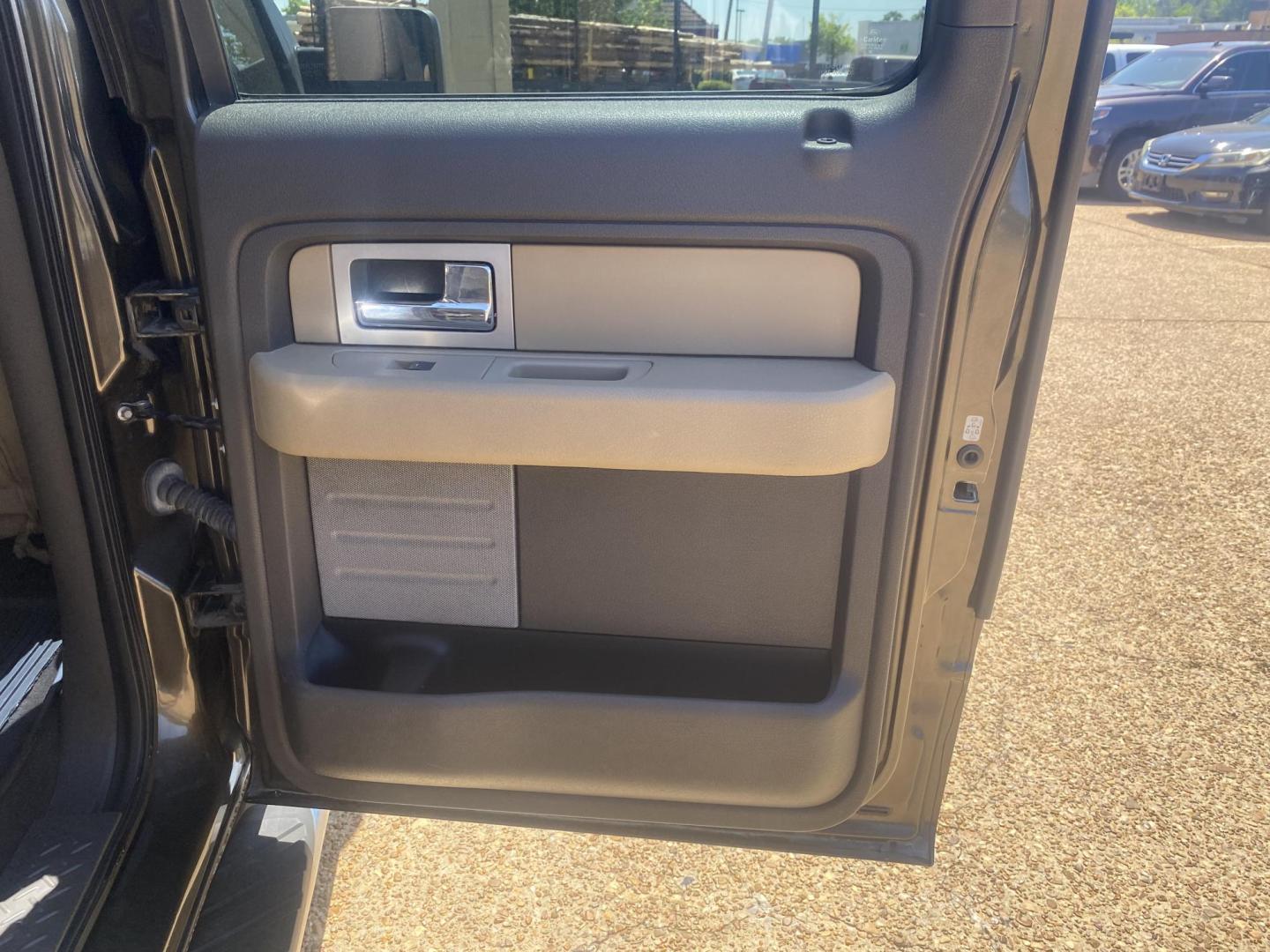 2009 BROWN FORD F-150 XLT (1FTRW12849K) , located at 922 W. Beacon St., Philadelphia, MS, 39350, (601) 650-3675, 32.770447, -89.127151 - Photo#15
