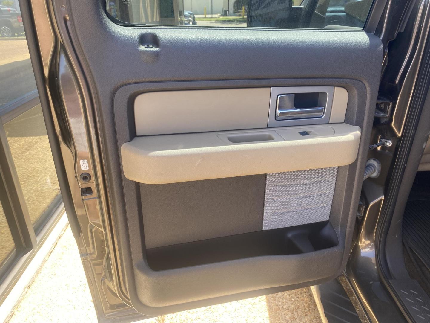 2009 BROWN FORD F-150 XLT (1FTRW12849K) , located at 922 W. Beacon St., Philadelphia, MS, 39350, (601) 650-3675, 32.770447, -89.127151 - Photo#12