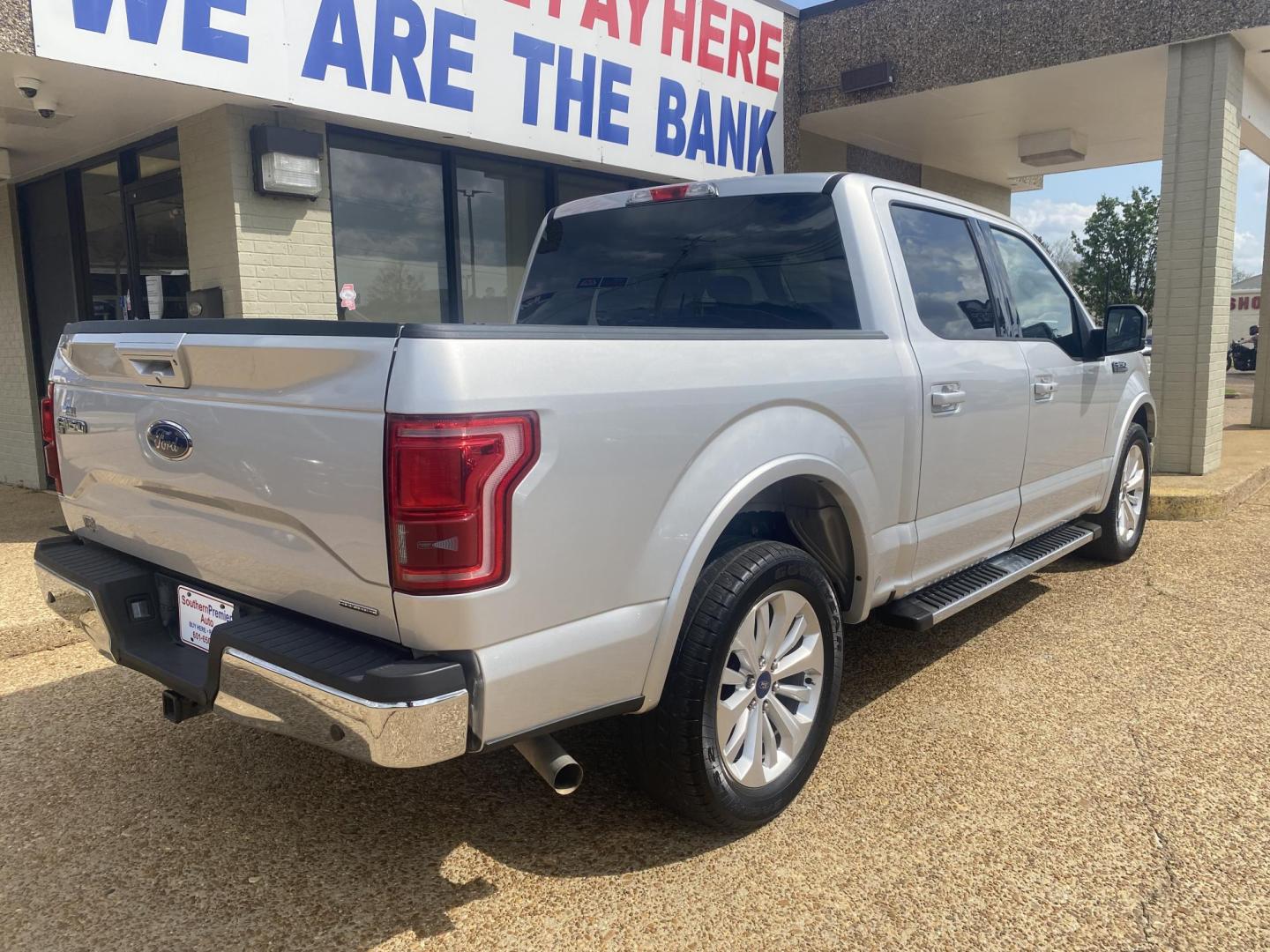 2015 SILVER FORD F-150 XL; PLATINUM; (1FTEW1CF2FK) , located at 922 W. Beacon St., Philadelphia, MS, 39350, (601) 650-3675, 32.770447, -89.127151 - Photo#5