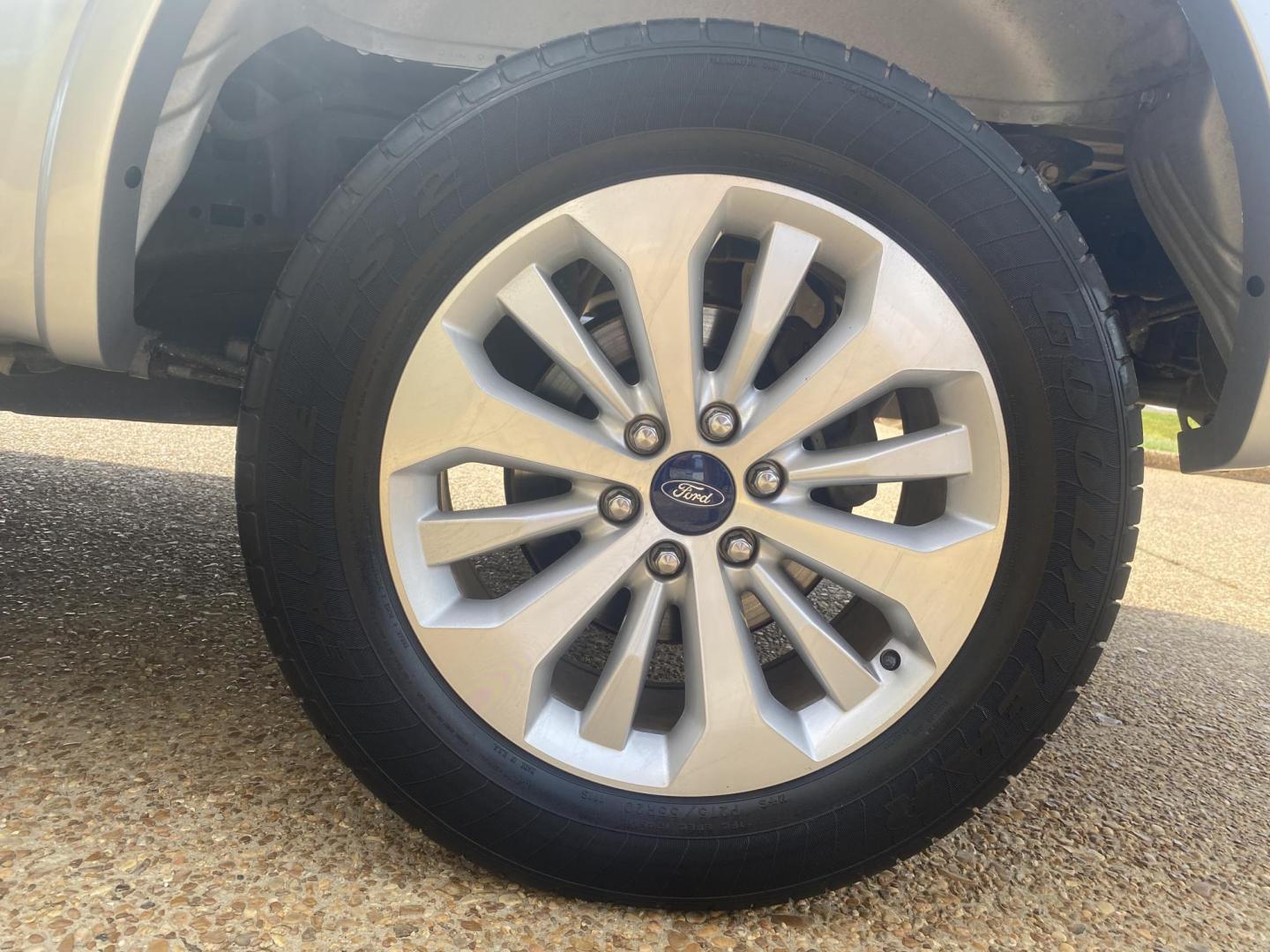 2015 SILVER FORD F-150 XL; PLATINUM; (1FTEW1CF2FK) , located at 922 W. Beacon St., Philadelphia, MS, 39350, (601) 650-3675, 32.770447, -89.127151 - Photo#7