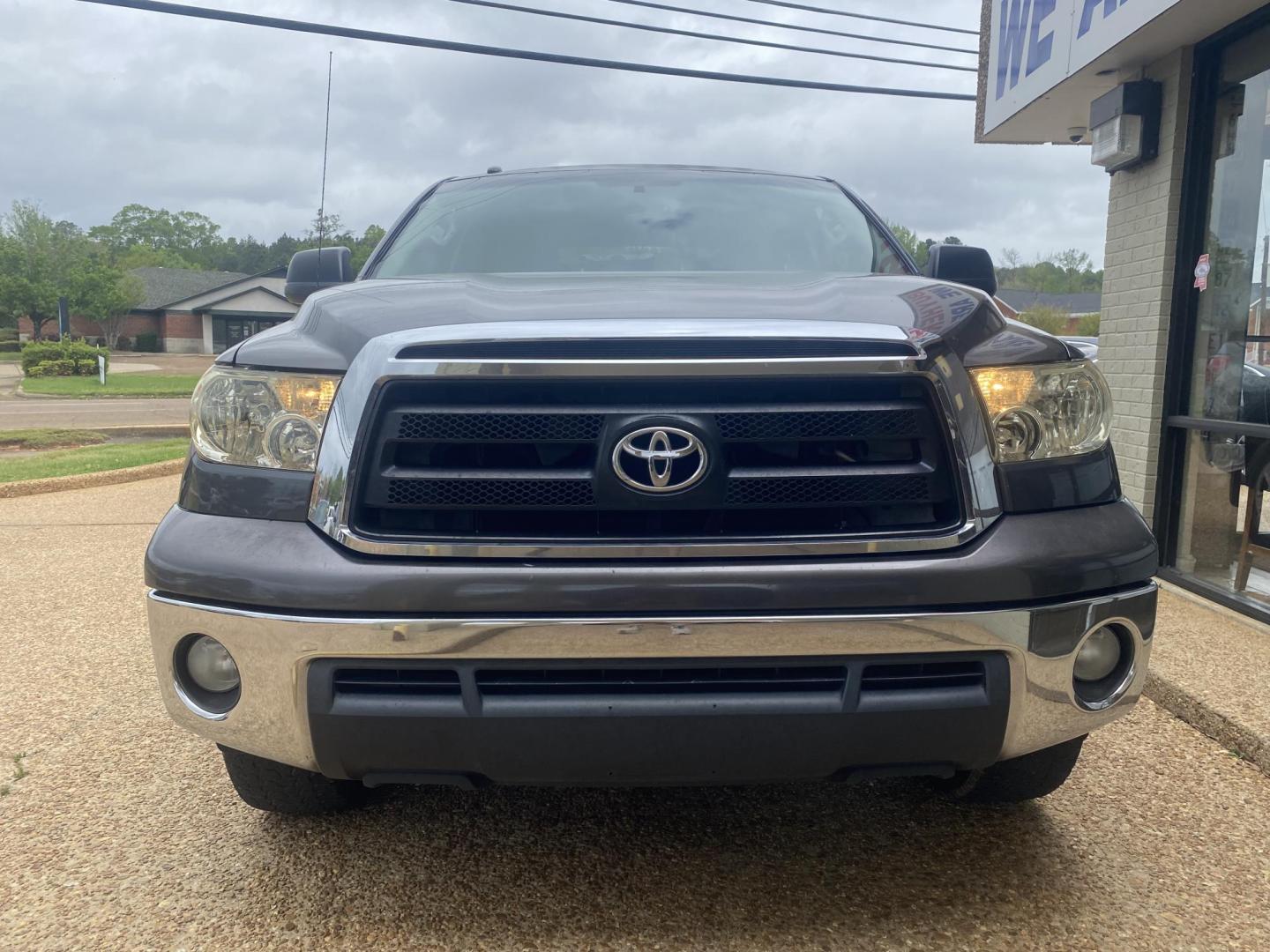 2012 GRAY TOYOTA TUNDRA SR5 (5TFEY5F17CX) , located at 922 W. Beacon St., Philadelphia, MS, 39350, (601) 650-3675, 32.770447, -89.127151 - Photo#1