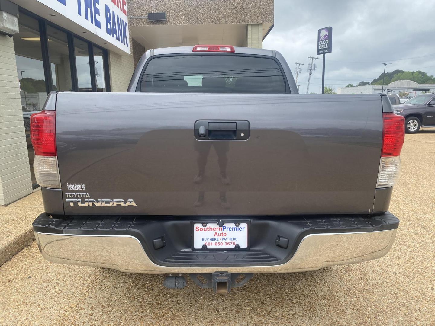 2012 GRAY TOYOTA TUNDRA SR5 (5TFEY5F17CX) , located at 922 W. Beacon St., Philadelphia, MS, 39350, (601) 650-3675, 32.770447, -89.127151 - Photo#4
