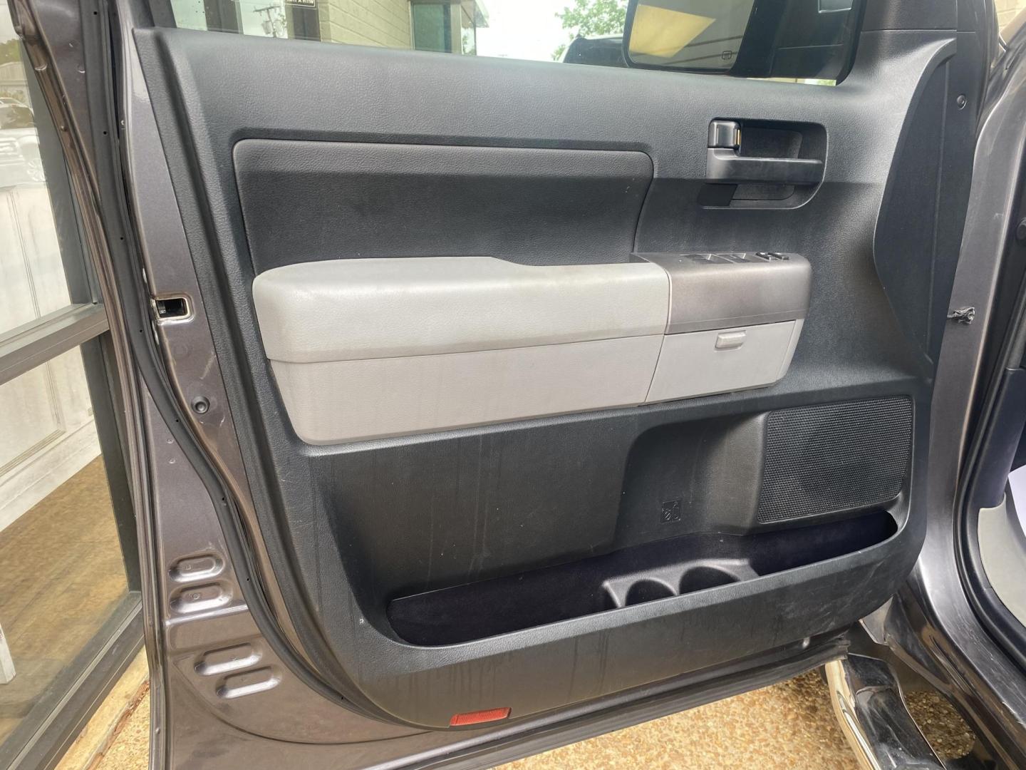 2012 GRAY TOYOTA TUNDRA SR5 (5TFEY5F17CX) , located at 922 W. Beacon St., Philadelphia, MS, 39350, (601) 650-3675, 32.770447, -89.127151 - Photo#9