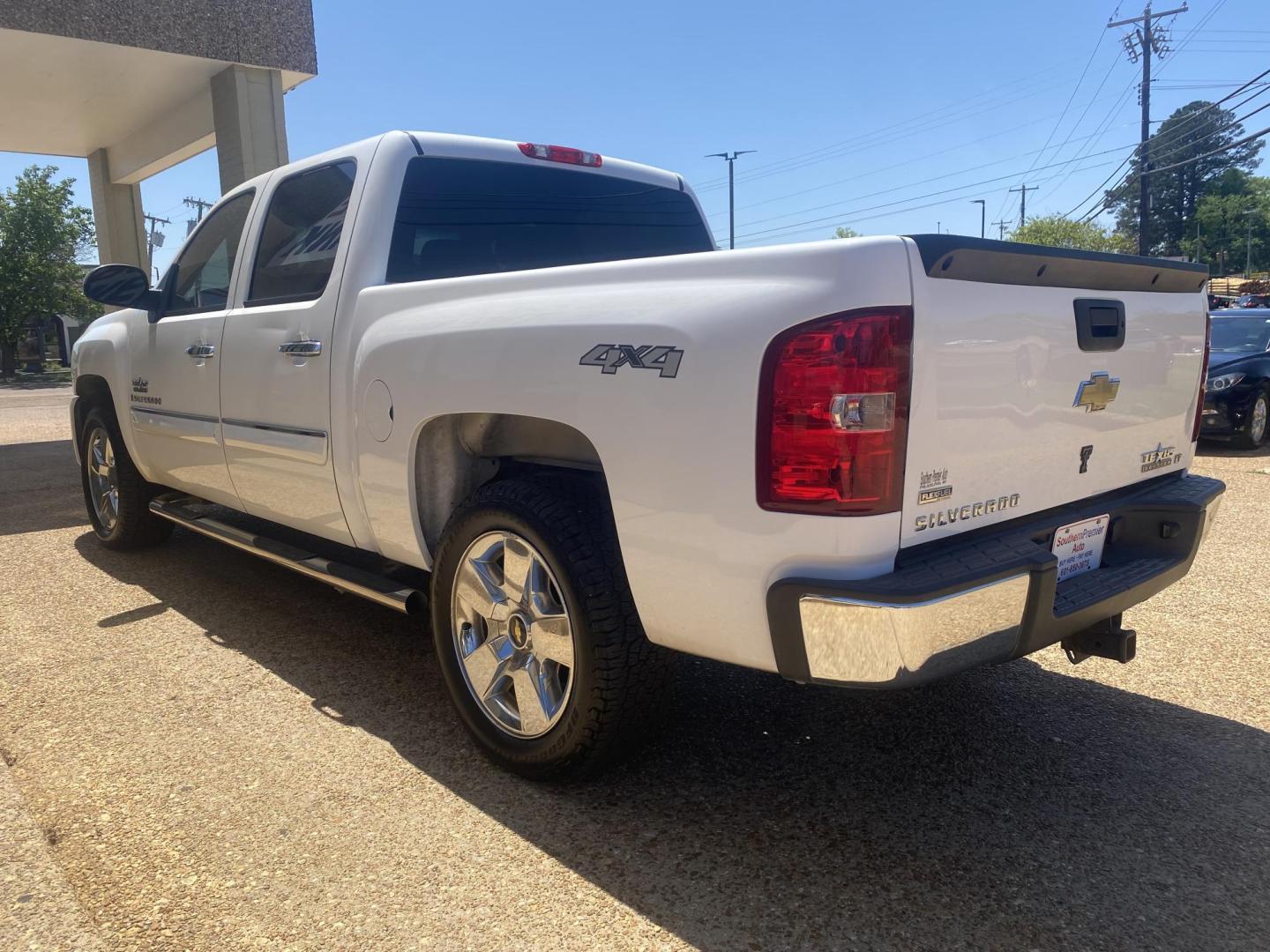 2009 WHITE CHEVROLET SILVERADO LT (3GCEK23309G) , located at 922 W. Beacon St., Philadelphia, MS, 39350, (601) 650-3675, 32.770447, -89.127151 - Photo#3