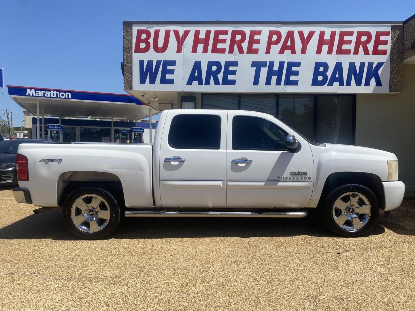 2009 WHITE CHEVROLET SILVERADO LT (3GCEK23309G) , located at 922 W. Beacon St., Philadelphia, MS, 39350, (601) 650-3675, 32.770447, -89.127151 - Photo#6
