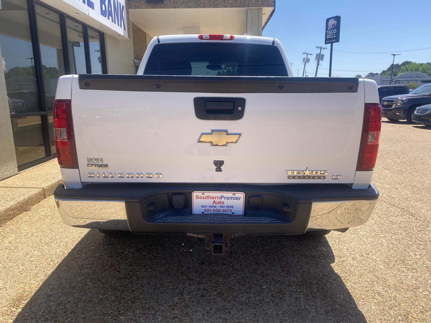 2009 WHITE CHEVROLET SILVERADO LT (3GCEK23309G) , located at 922 W. Beacon St., Philadelphia, MS, 39350, (601) 650-3675, 32.770447, -89.127151 - Photo#4