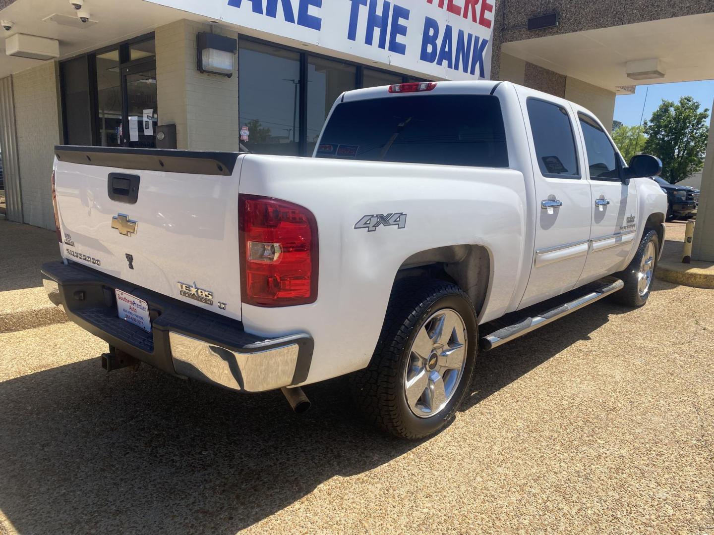2009 WHITE CHEVROLET SILVERADO LT (3GCEK23309G) , located at 922 W. Beacon St., Philadelphia, MS, 39350, (601) 650-3675, 32.770447, -89.127151 - Photo#5