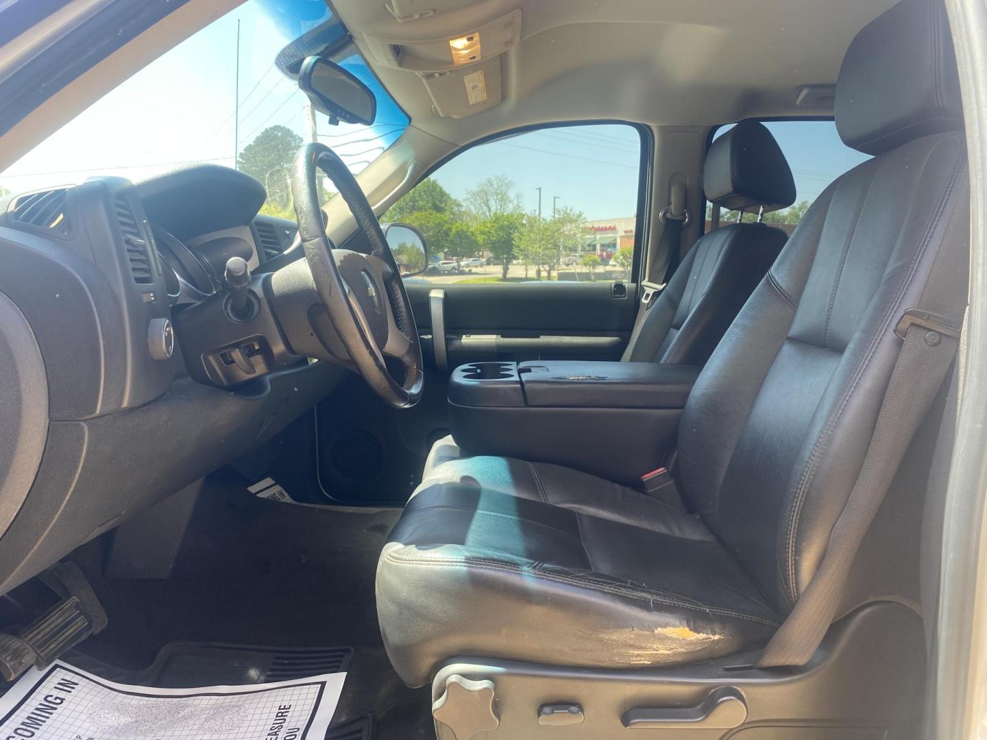 2009 WHITE CHEVROLET SILVERADO LT (3GCEK23309G) , located at 922 W. Beacon St., Philadelphia, MS, 39350, (601) 650-3675, 32.770447, -89.127151 - Photo#9