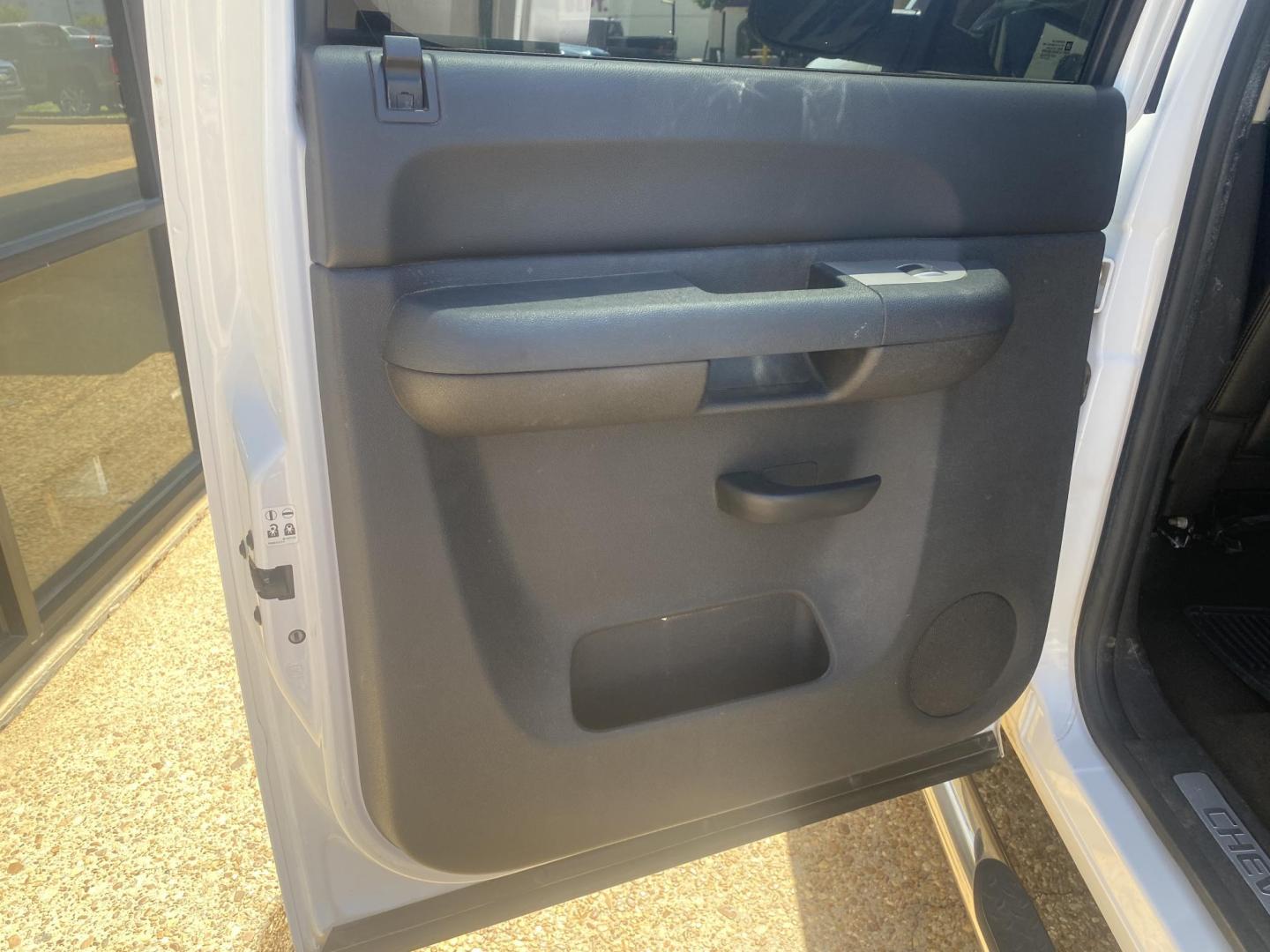 2009 WHITE CHEVROLET SILVERADO LT (3GCEK23309G) , located at 922 W. Beacon St., Philadelphia, MS, 39350, (601) 650-3675, 32.770447, -89.127151 - Photo#12