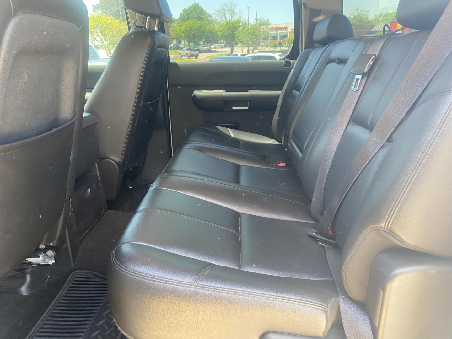 2009 WHITE CHEVROLET SILVERADO LT (3GCEK23309G) , located at 922 W. Beacon St., Philadelphia, MS, 39350, (601) 650-3675, 32.770447, -89.127151 - Photo#13