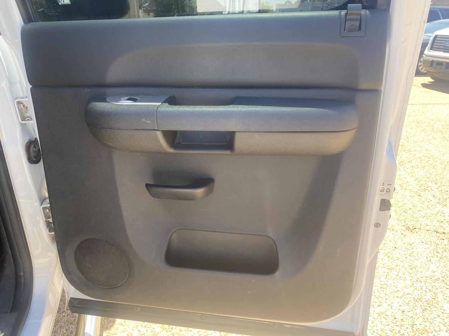 2009 WHITE CHEVROLET SILVERADO LT (3GCEK23309G) , located at 922 W. Beacon St., Philadelphia, MS, 39350, (601) 650-3675, 32.770447, -89.127151 - Photo#15