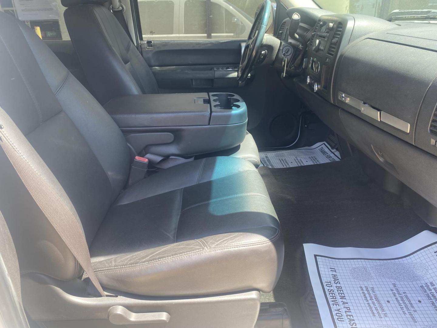 2009 WHITE CHEVROLET SILVERADO LT (3GCEK23309G) , located at 922 W. Beacon St., Philadelphia, MS, 39350, (601) 650-3675, 32.770447, -89.127151 - Photo#10