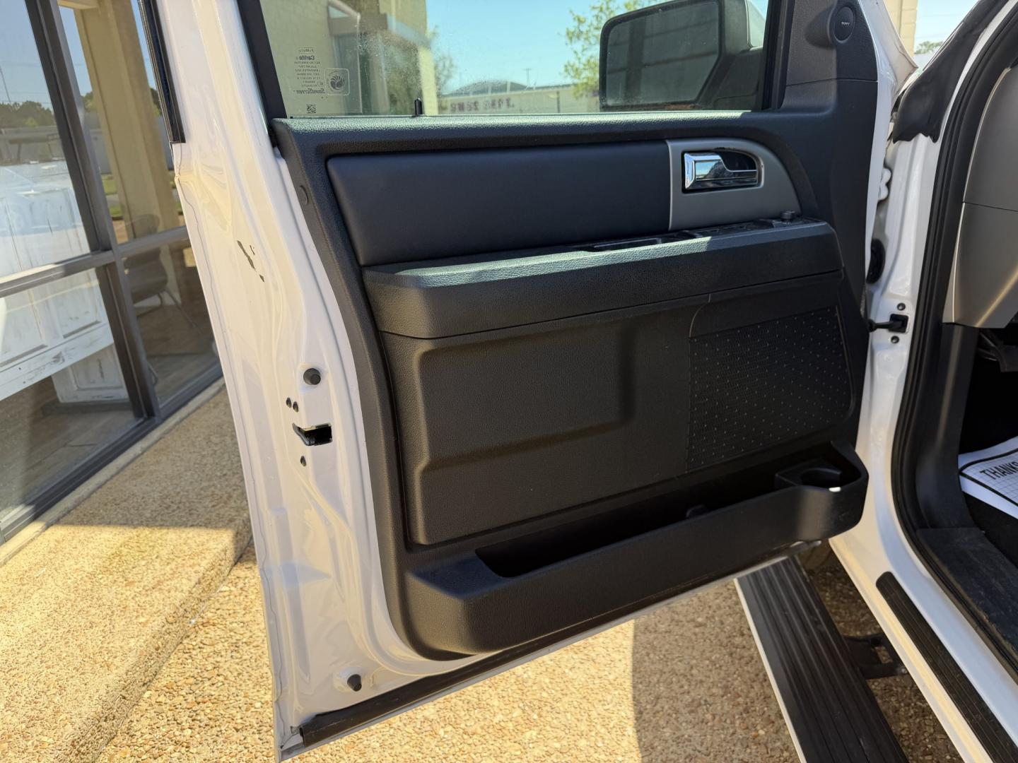 2015 WHITE FORD EXPEDITION LIMITED (1FMJU1KT6FE) , located at 922 W. Beacon St., Philadelphia, MS, 39350, (601) 650-3675, 32.770447, -89.127151 - Photo#8