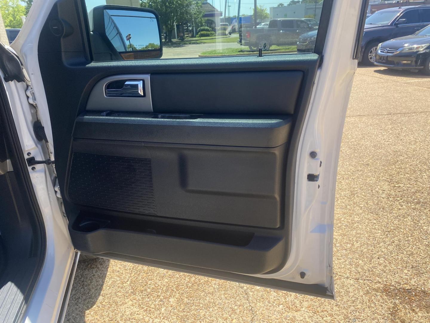 2015 WHITE FORD EXPEDITION LIMITED (1FMJU1KT6FE) , located at 922 W. Beacon St., Philadelphia, MS, 39350, (601) 650-3675, 32.770447, -89.127151 - Photo#11