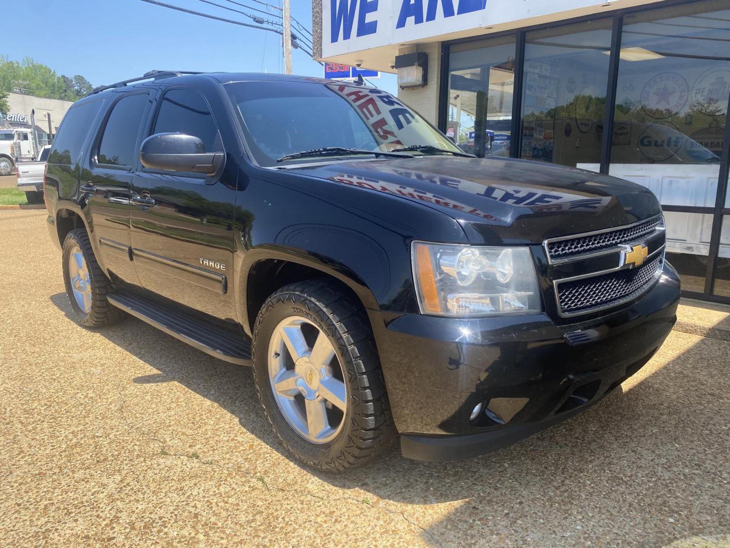 2013 BLACK CHEVROLET TAHOE LT (1GNSCBE0XDR) , located at 922 W. Beacon St., Philadelphia, MS, 39350, (601) 650-3675, 32.770447, -89.127151 - Photo#0