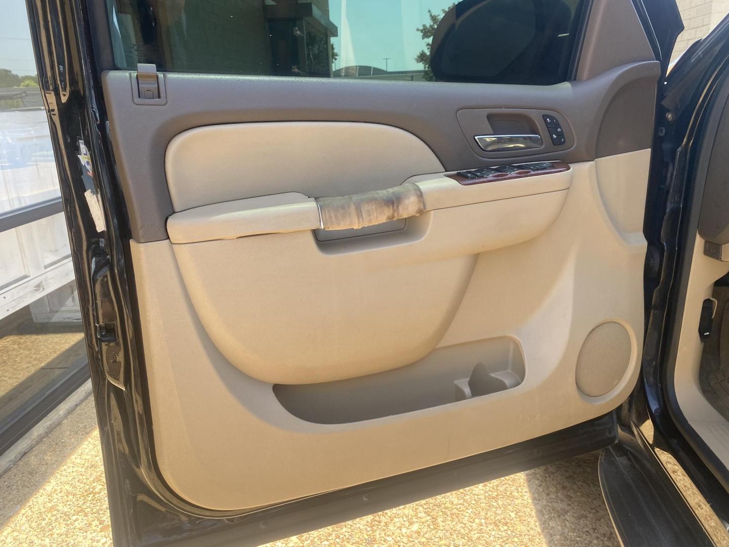 2013 BLACK CHEVROLET TAHOE LT (1GNSCBE0XDR) , located at 922 W. Beacon St., Philadelphia, MS, 39350, (601) 650-3675, 32.770447, -89.127151 - Photo#8