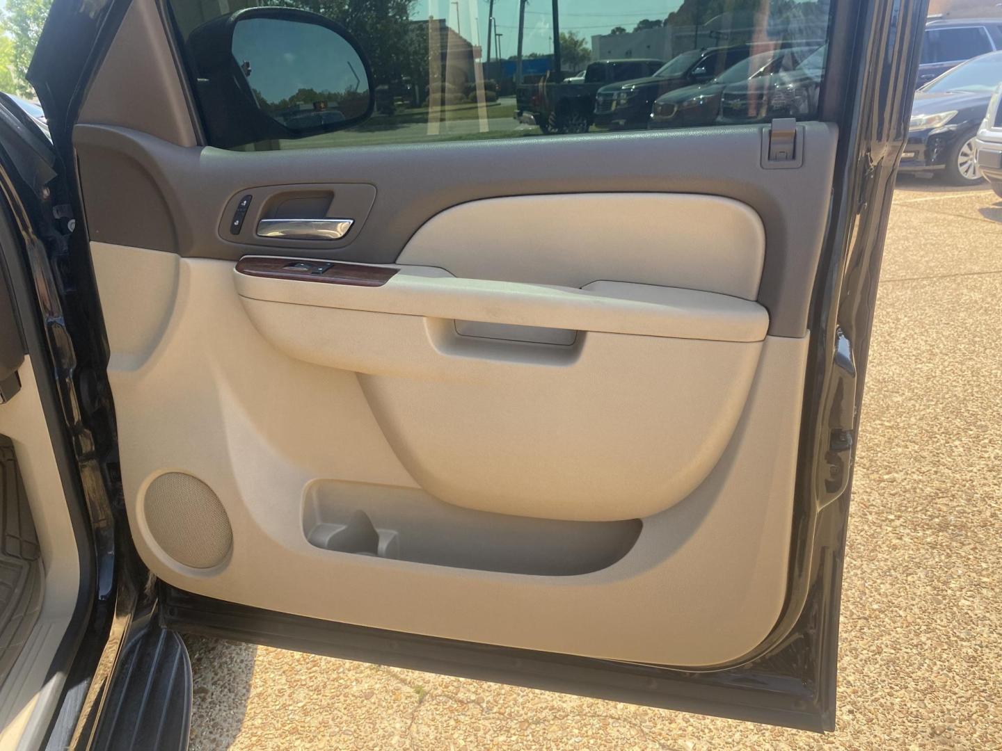 2013 BLACK CHEVROLET TAHOE LT (1GNSCBE0XDR) , located at 922 W. Beacon St., Philadelphia, MS, 39350, (601) 650-3675, 32.770447, -89.127151 - Photo#11