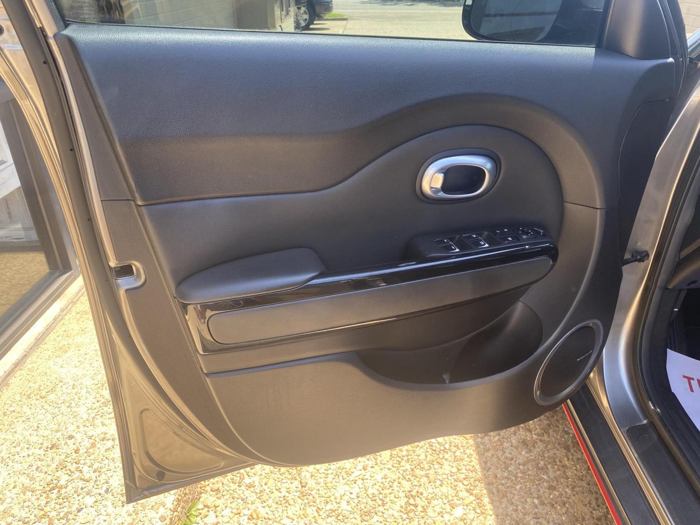 2019 GRAY KIA SOUL ! (EXCLAIM) (KNDJX3AA1K7) , located at 922 W. Beacon St., Philadelphia, MS, 39350, (601) 650-3675, 32.770447, -89.127151 - Photo#8