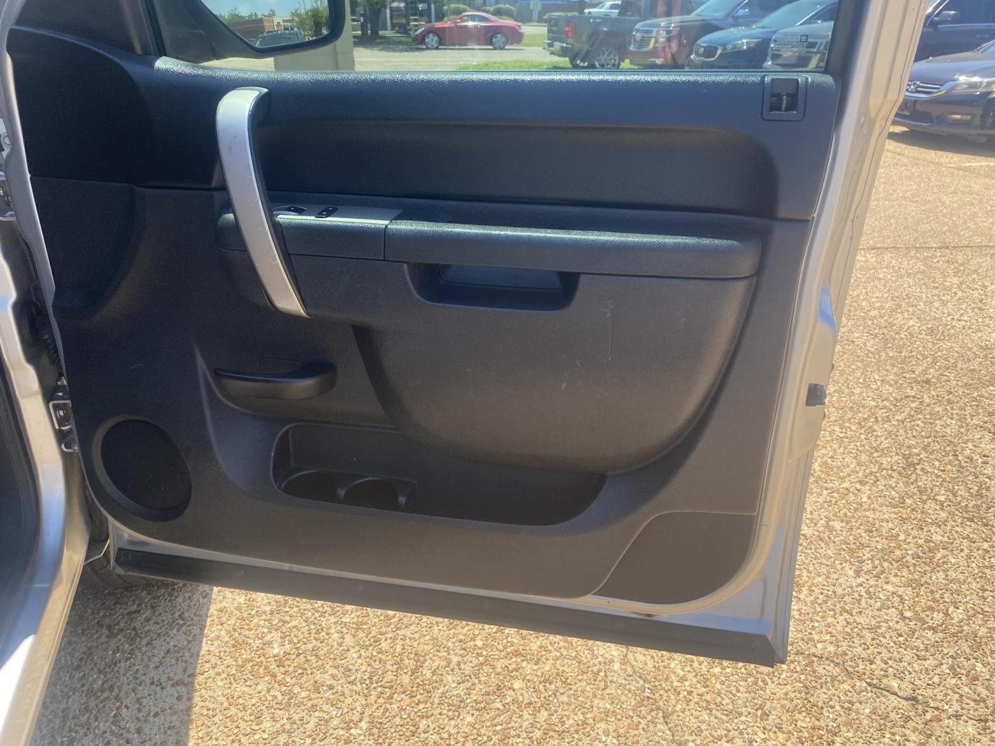 2010 SILVER GMC SIERRA SLE (3GTRCVE02AG) , located at 922 W. Beacon St., Philadelphia, MS, 39350, (601) 650-3675, 32.770447, -89.127151 - Photo#11