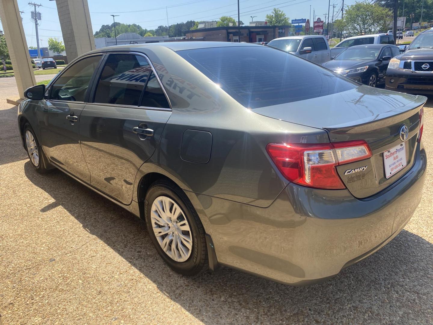2014 GREEN TOYOTA CAMRY SE; LE; XLE; L (4T4BF1FK8ER) , located at 922 W. Beacon St., Philadelphia, MS, 39350, (601) 650-3675, 32.770447, -89.127151 - Photo#3