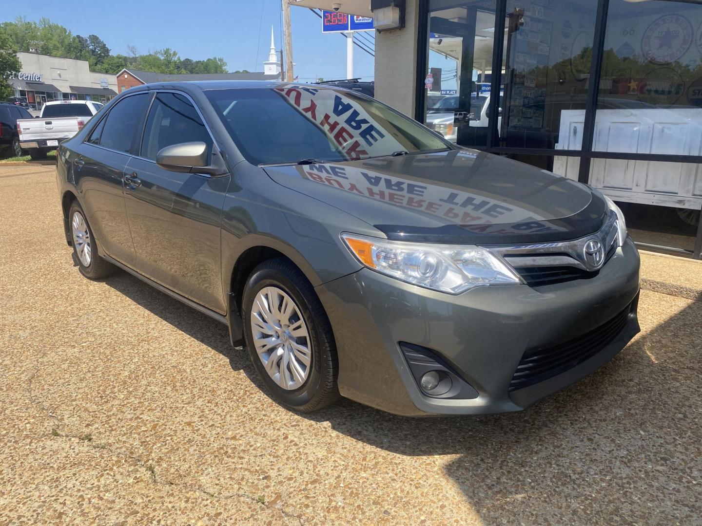 2014 GREEN TOYOTA CAMRY SE; LE; XLE; L (4T4BF1FK8ER) , located at 922 W. Beacon St., Philadelphia, MS, 39350, (601) 650-3675, 32.770447, -89.127151 - Photo#0