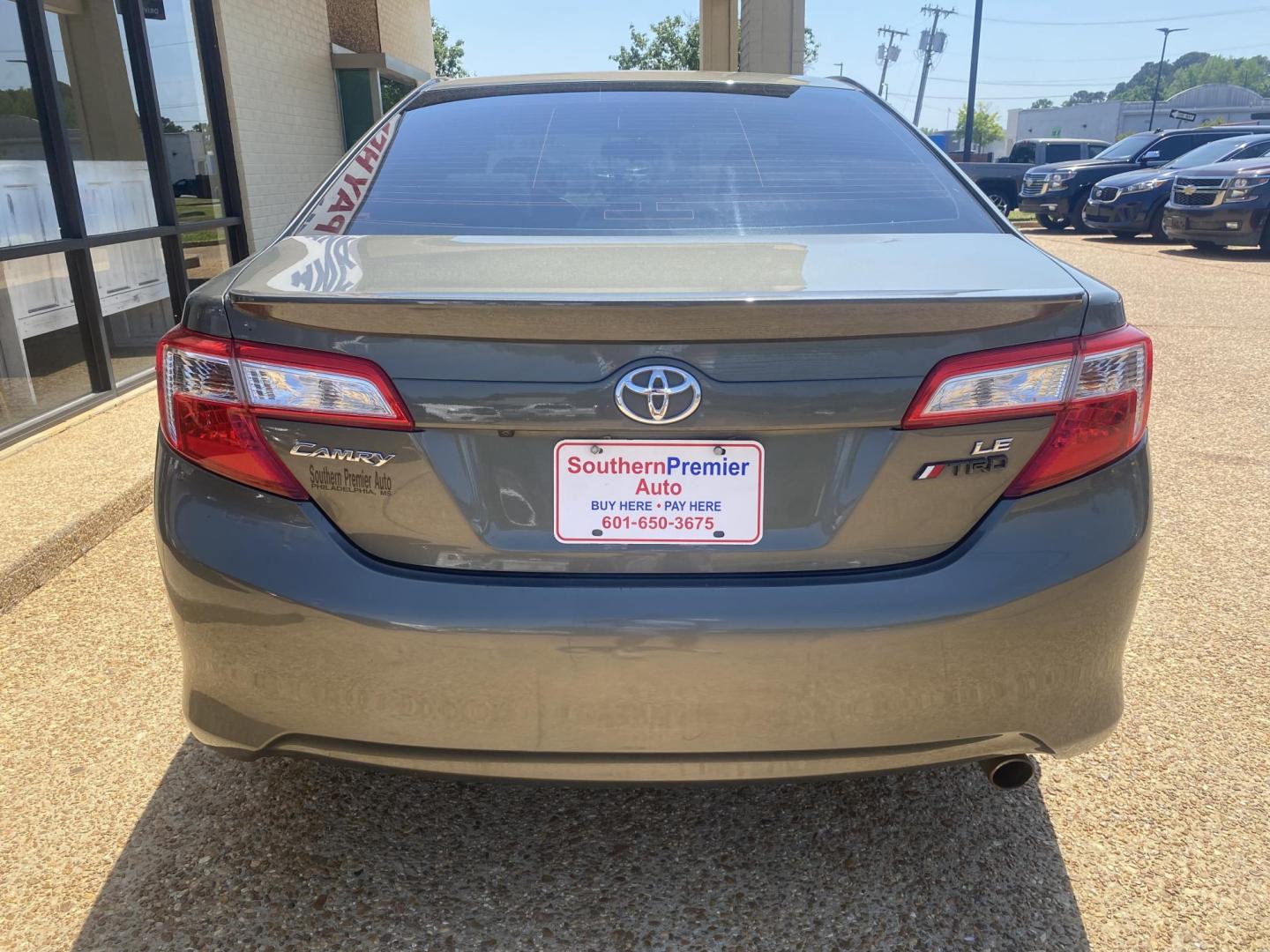 2014 GREEN TOYOTA CAMRY SE; LE; XLE; L (4T4BF1FK8ER) , located at 922 W. Beacon St., Philadelphia, MS, 39350, (601) 650-3675, 32.770447, -89.127151 - Photo#4