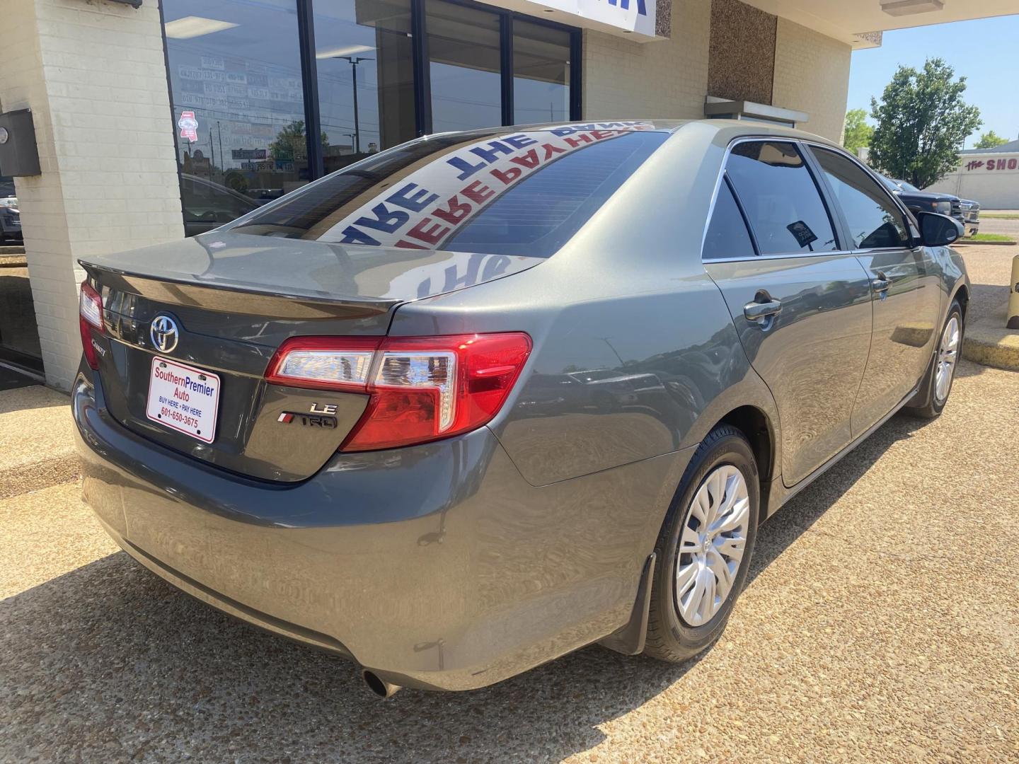 2014 GREEN TOYOTA CAMRY SE; LE; XLE; L (4T4BF1FK8ER) , located at 922 W. Beacon St., Philadelphia, MS, 39350, (601) 650-3675, 32.770447, -89.127151 - Photo#5