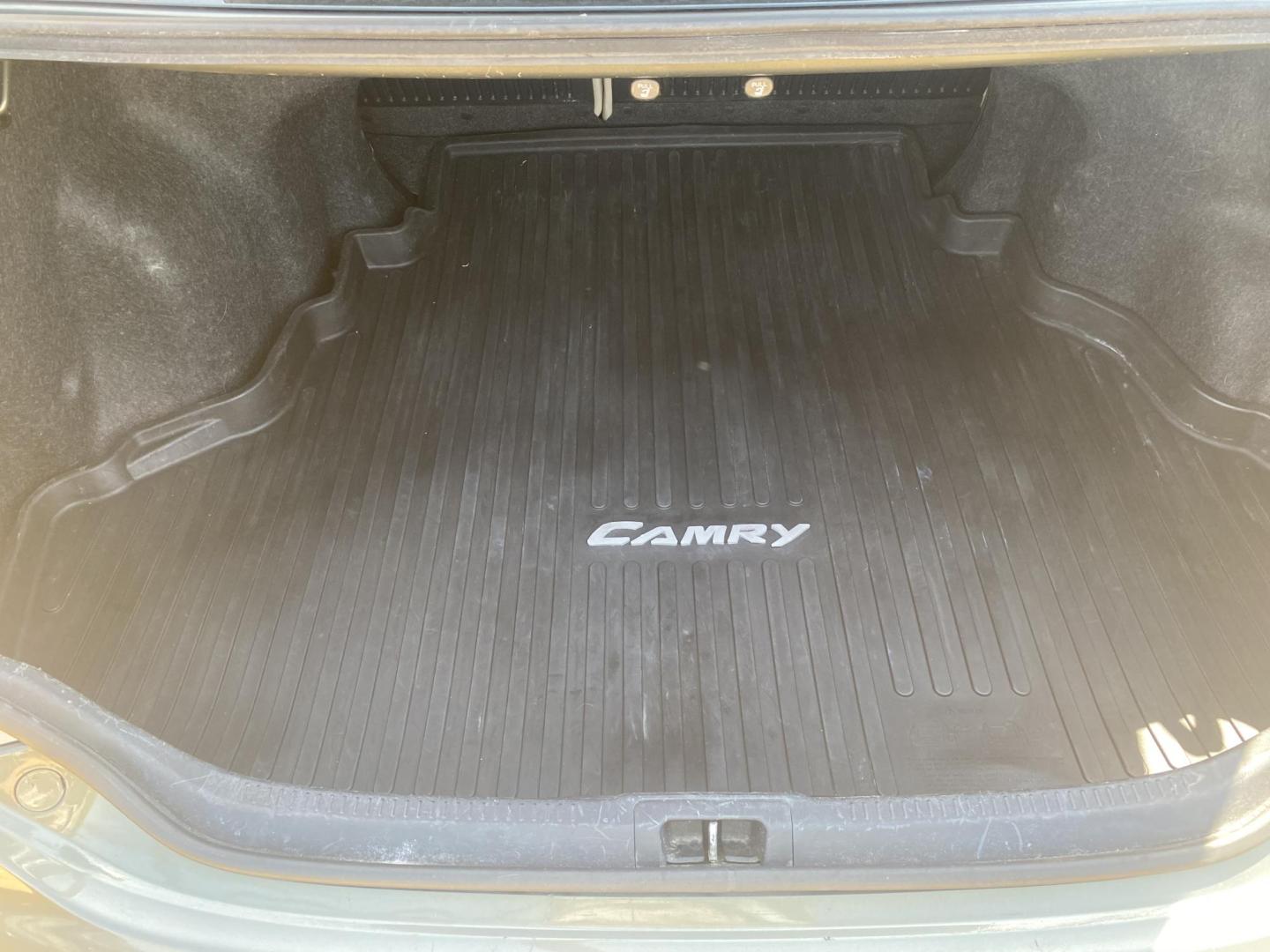 2014 GREEN TOYOTA CAMRY SE; LE; XLE; L (4T4BF1FK8ER) , located at 922 W. Beacon St., Philadelphia, MS, 39350, (601) 650-3675, 32.770447, -89.127151 - Photo#18