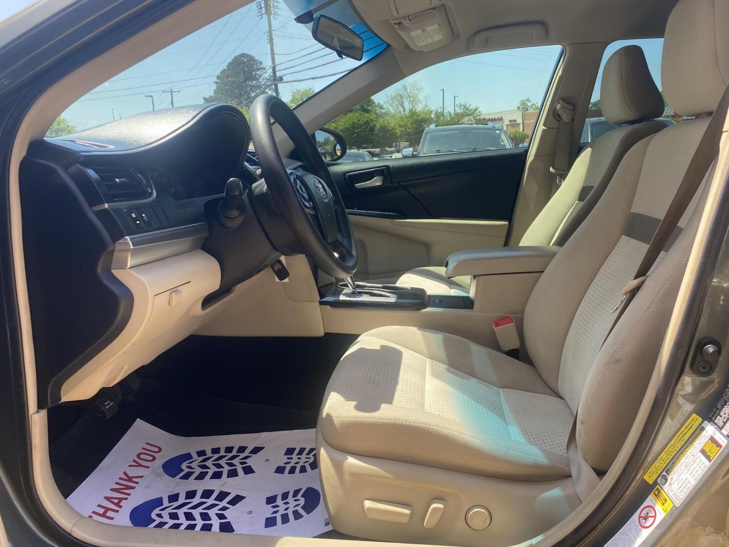 2014 GREEN TOYOTA CAMRY SE; LE; XLE; L (4T4BF1FK8ER) , located at 922 W. Beacon St., Philadelphia, MS, 39350, (601) 650-3675, 32.770447, -89.127151 - Photo#9