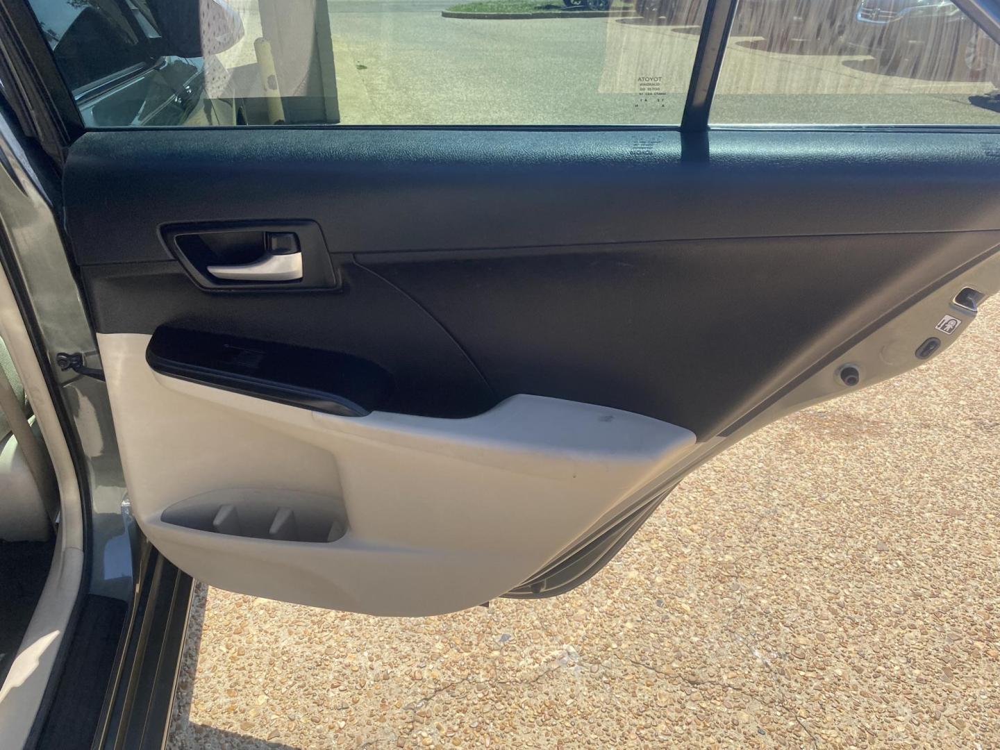 2014 GREEN TOYOTA CAMRY SE; LE; XLE; L (4T4BF1FK8ER) , located at 922 W. Beacon St., Philadelphia, MS, 39350, (601) 650-3675, 32.770447, -89.127151 - Photo#15