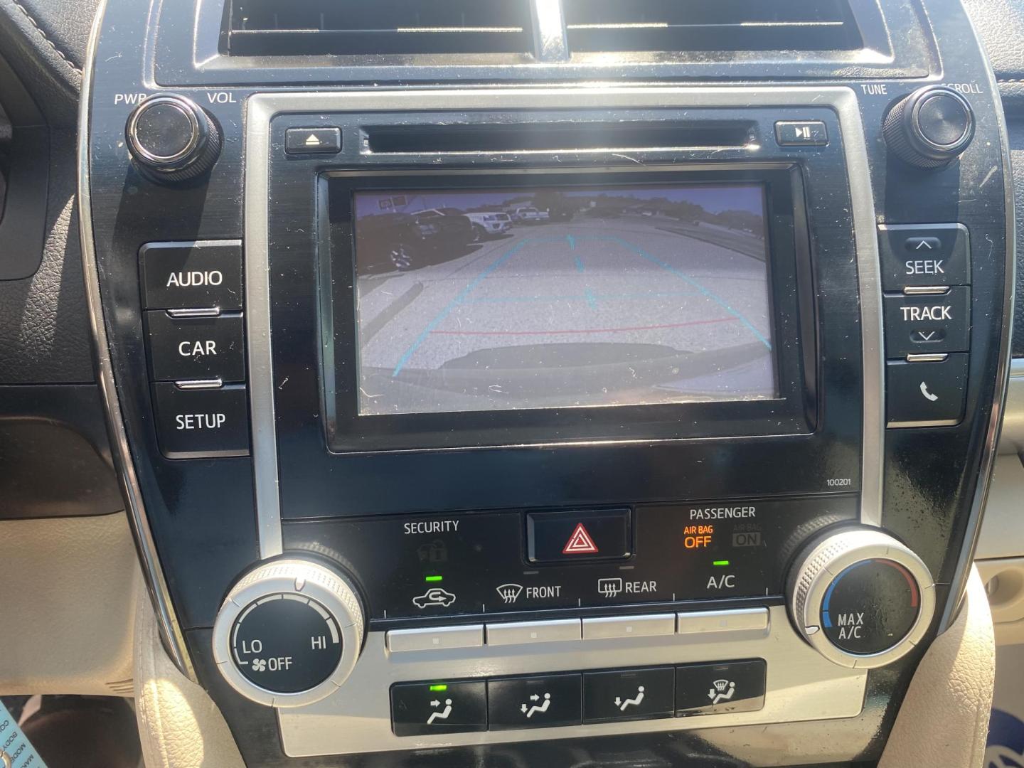 2014 GREEN TOYOTA CAMRY SE; LE; XLE; L (4T4BF1FK8ER) , located at 922 W. Beacon St., Philadelphia, MS, 39350, (601) 650-3675, 32.770447, -89.127151 - Photo#17