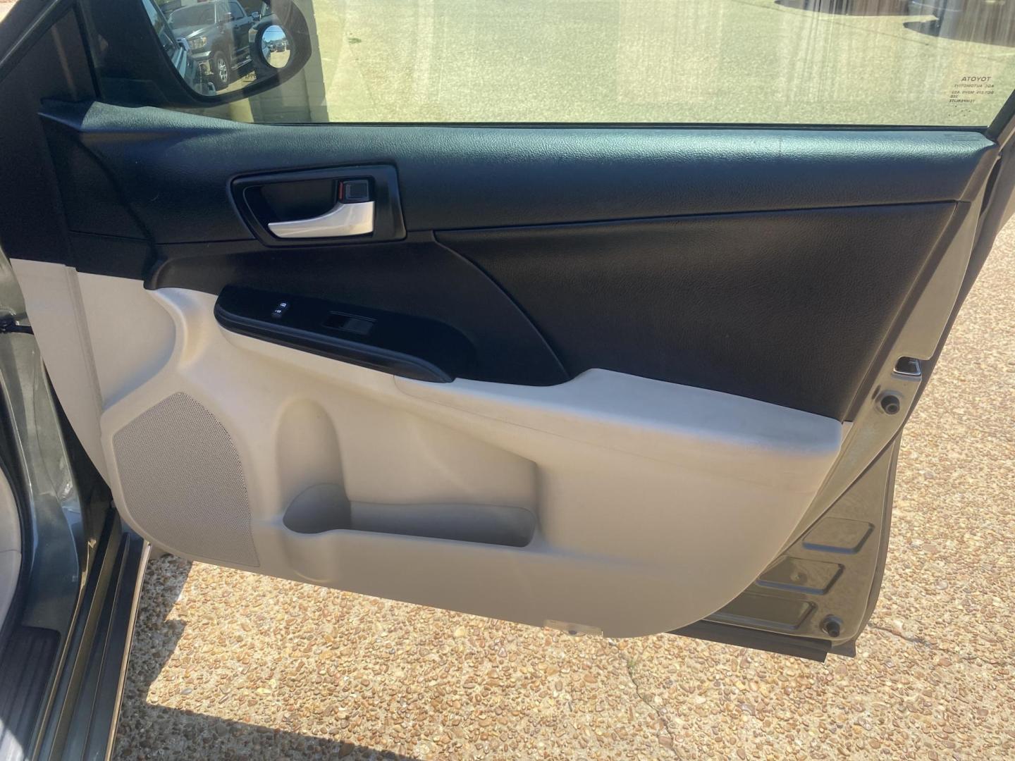 2014 GREEN TOYOTA CAMRY SE; LE; XLE; L (4T4BF1FK8ER) , located at 922 W. Beacon St., Philadelphia, MS, 39350, (601) 650-3675, 32.770447, -89.127151 - Photo#11